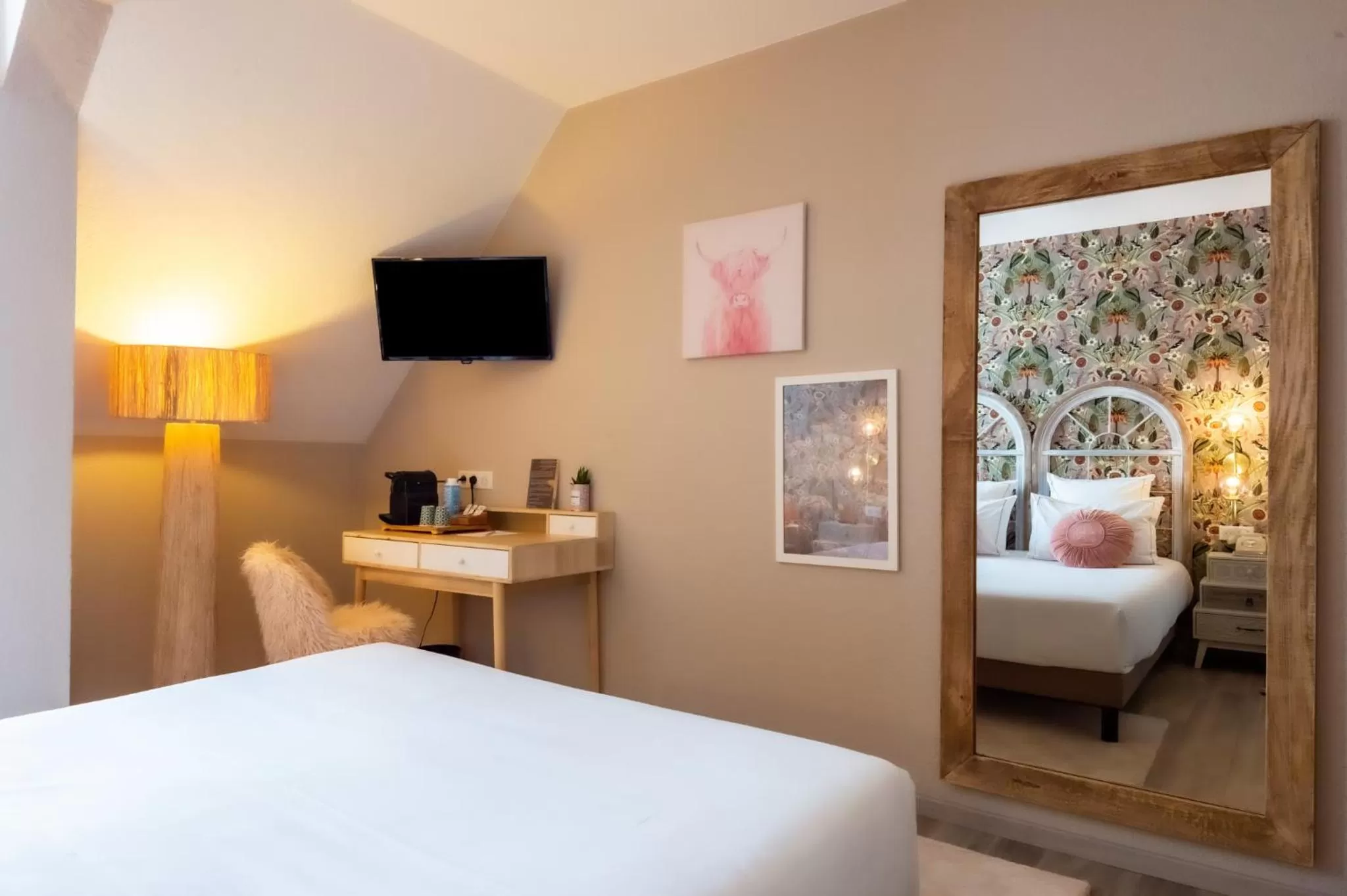 Photo of the whole room in La Maison Hôtel Mulhouse Centre