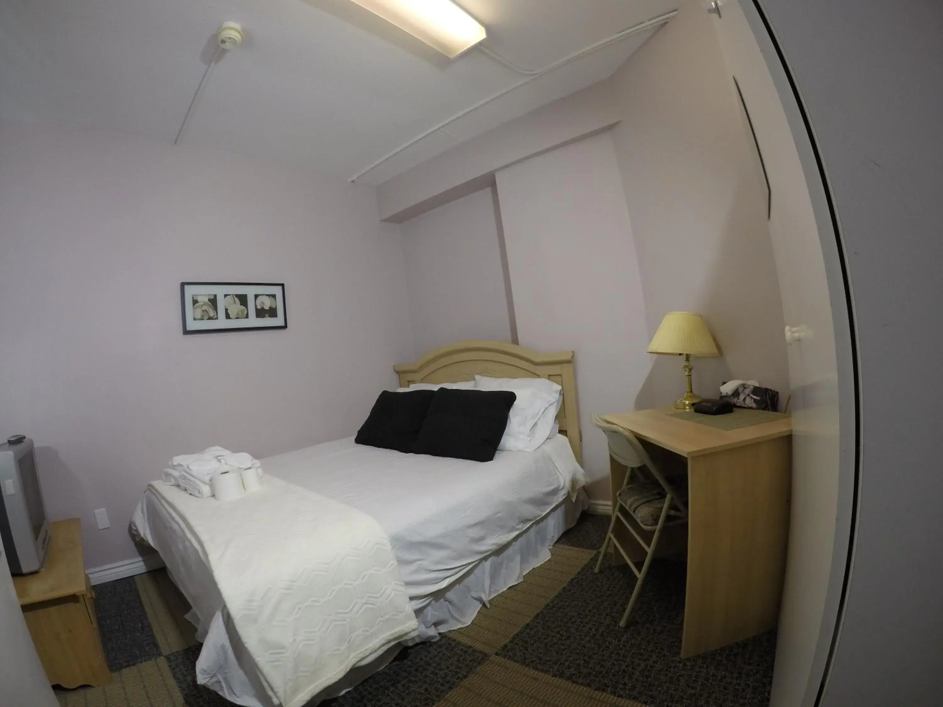 Photo of the whole room, Bed in Saint Lawrence Residences and Suites