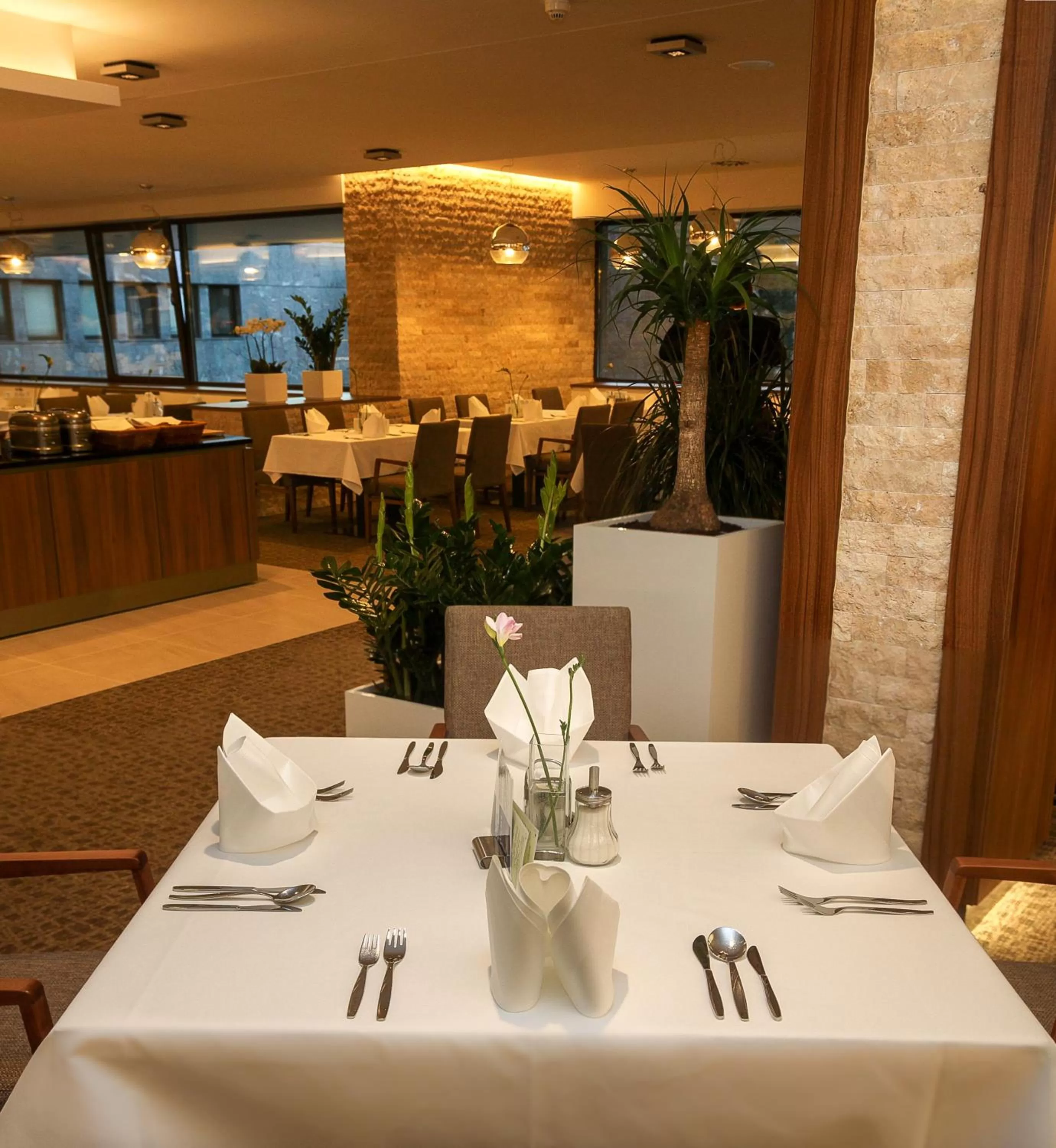 Restaurant/places to eat in Ensana Esplanade