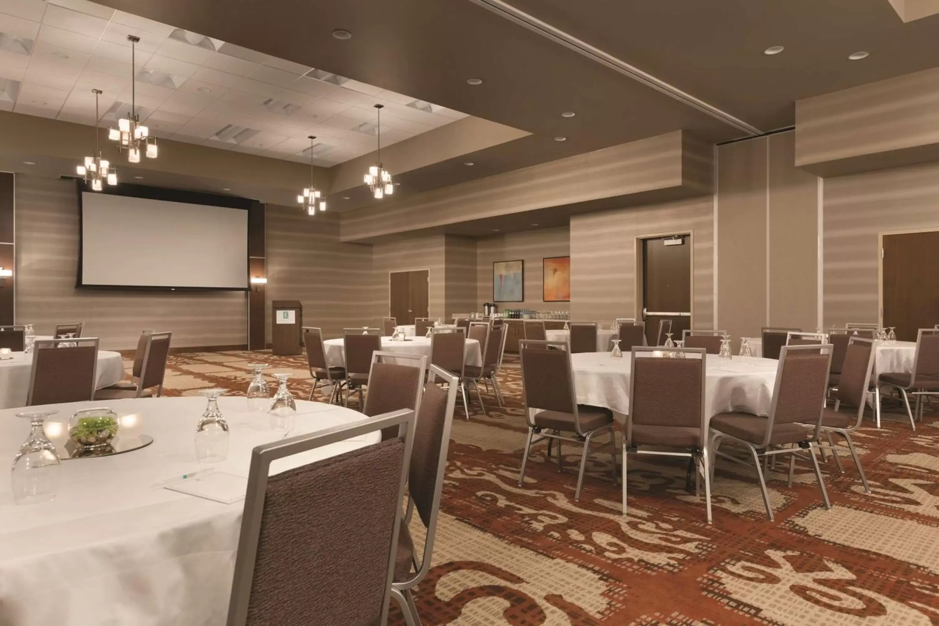 Meeting/conference room, Restaurant/Places to Eat in Embassy Suites by Hilton Akron Canton Airport