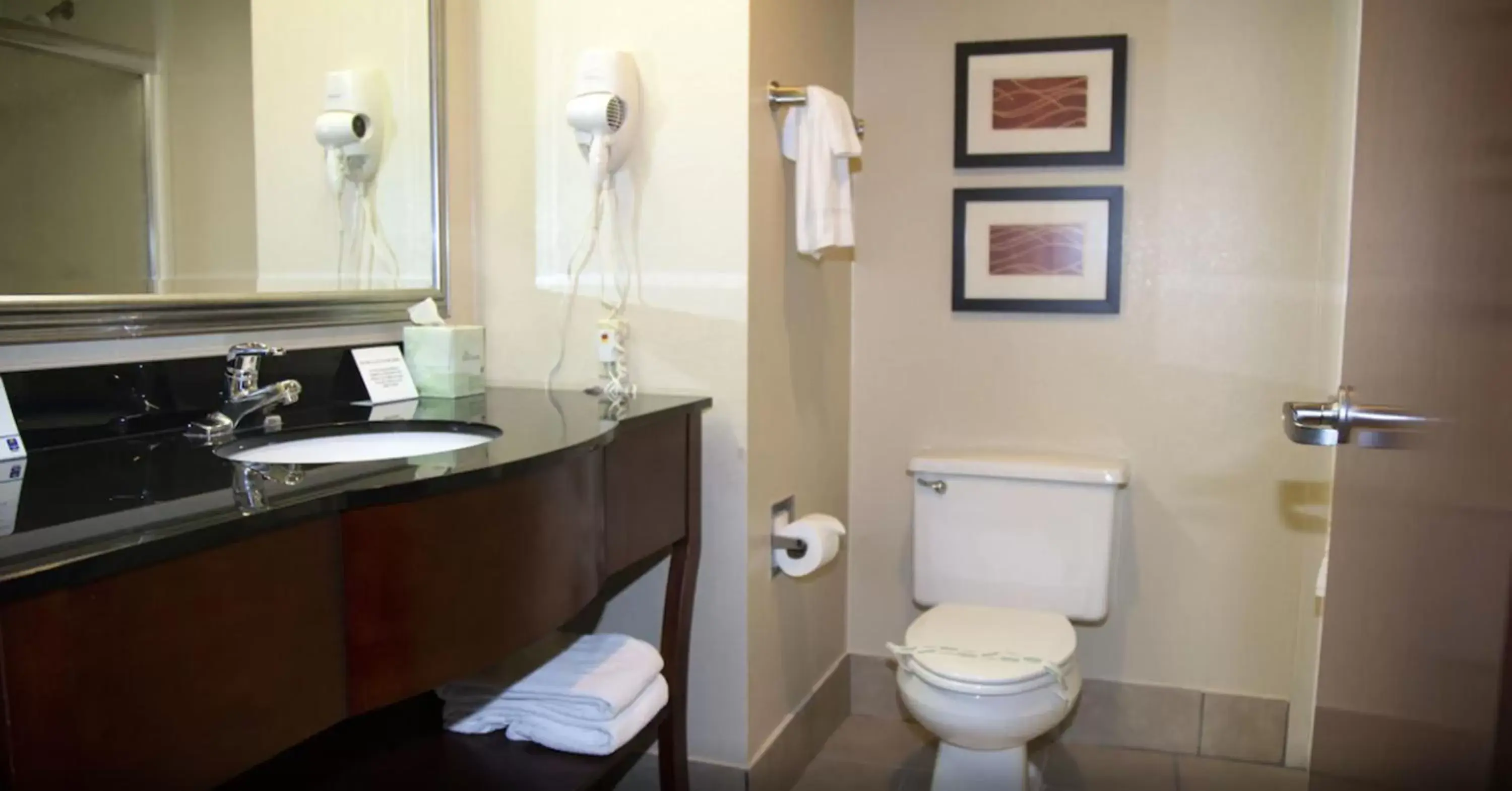 Bathroom in Comfort Inn & Suites Ardmore