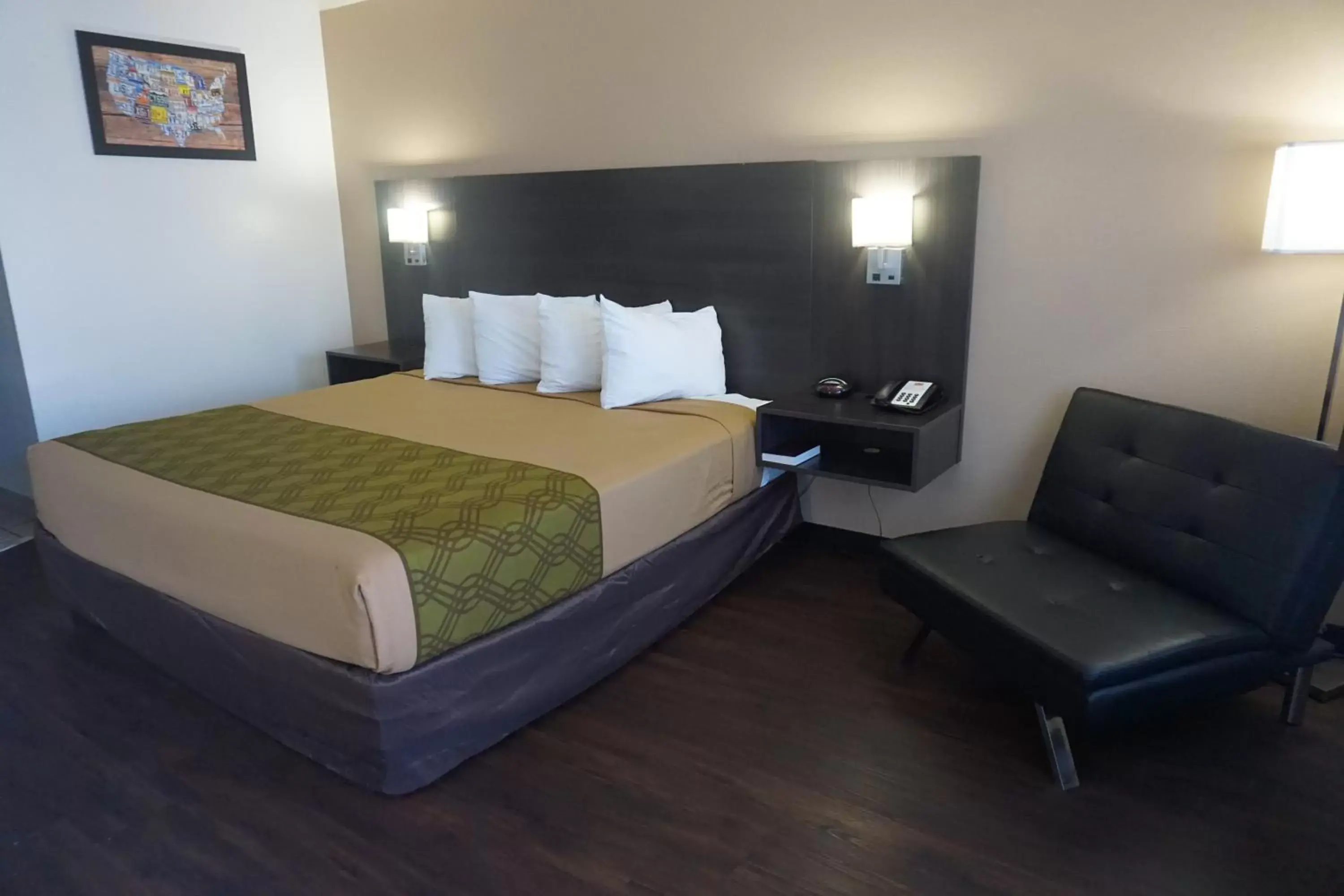 Photo of the whole room, Bed in SureStay Hotel by Best Western Phoenix Airport