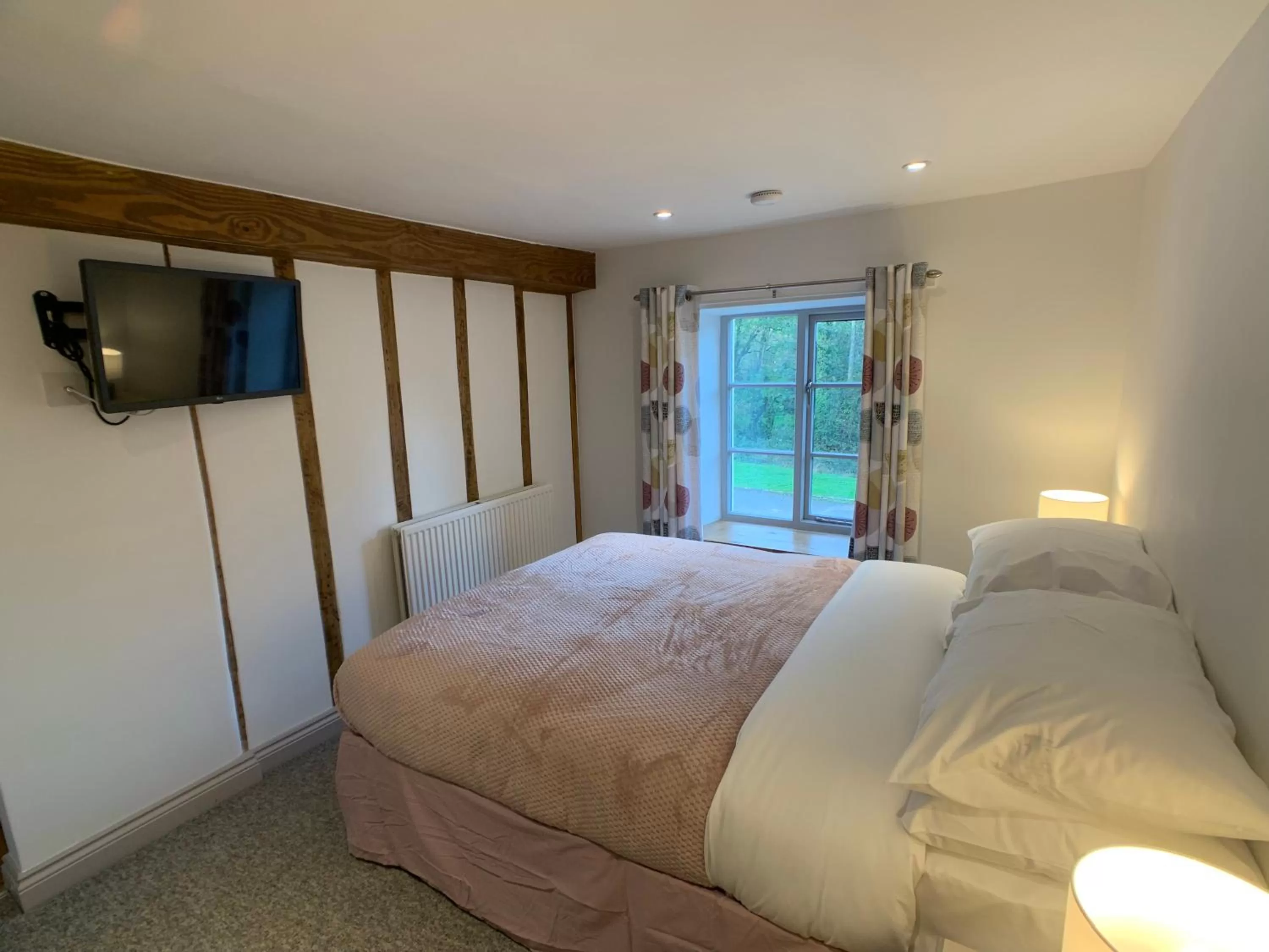 Photo of the whole room, Bed in Swan House Tea Room and Bed & Breakfast