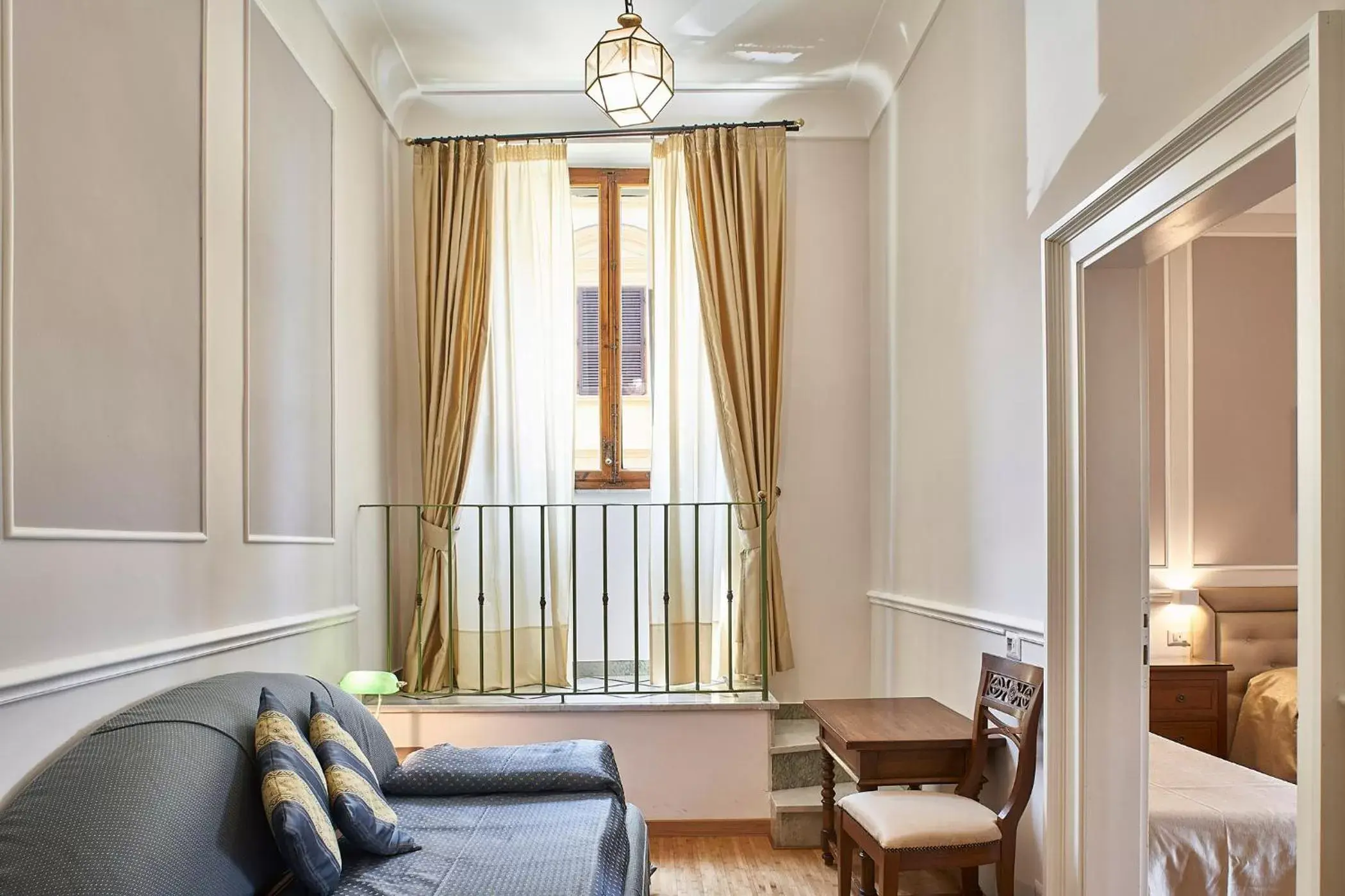 Photo of the whole room, Seating Area in Albergo Chiusarelli