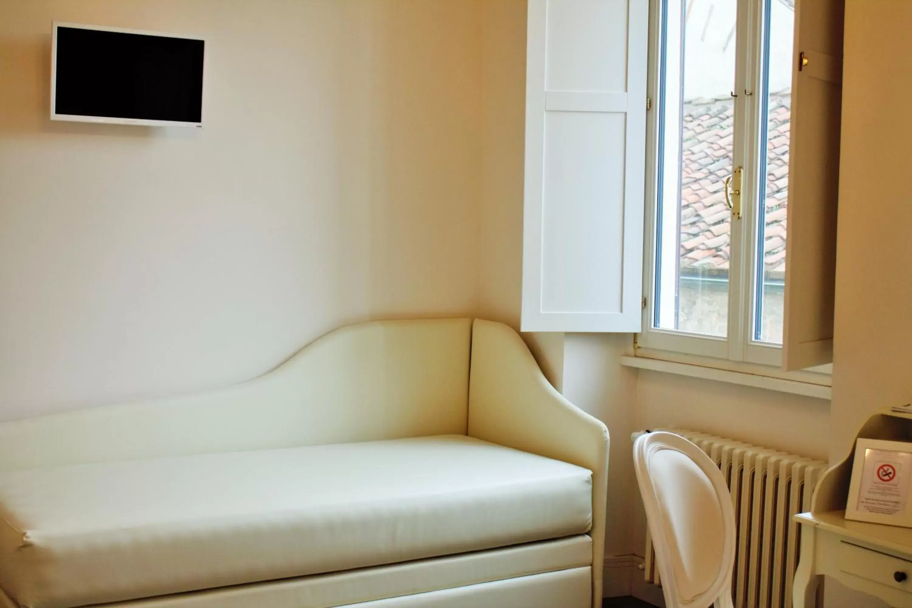 Bedroom, Seating Area in Tornabuoni View