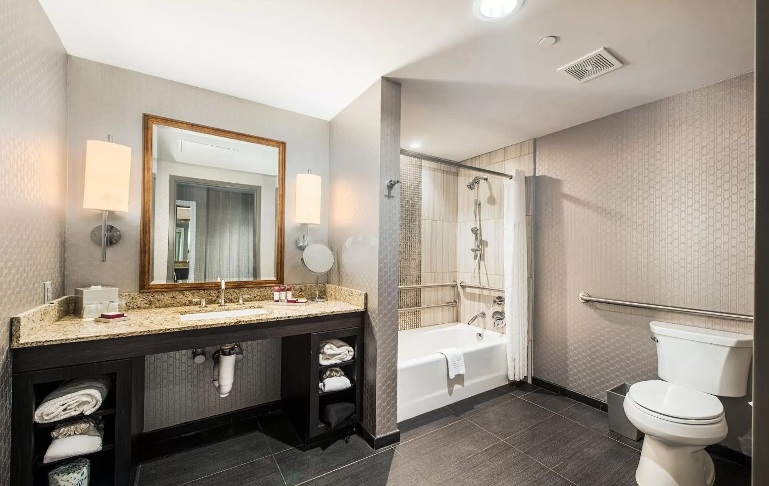 Shower, Bathroom in The Guest House at Graceland