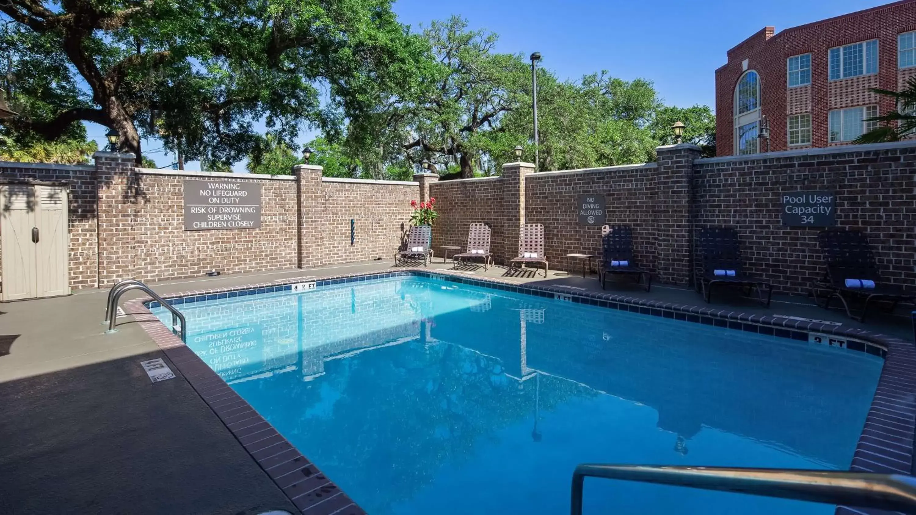 On site, Swimming Pool in Best Western Savannah Historic District