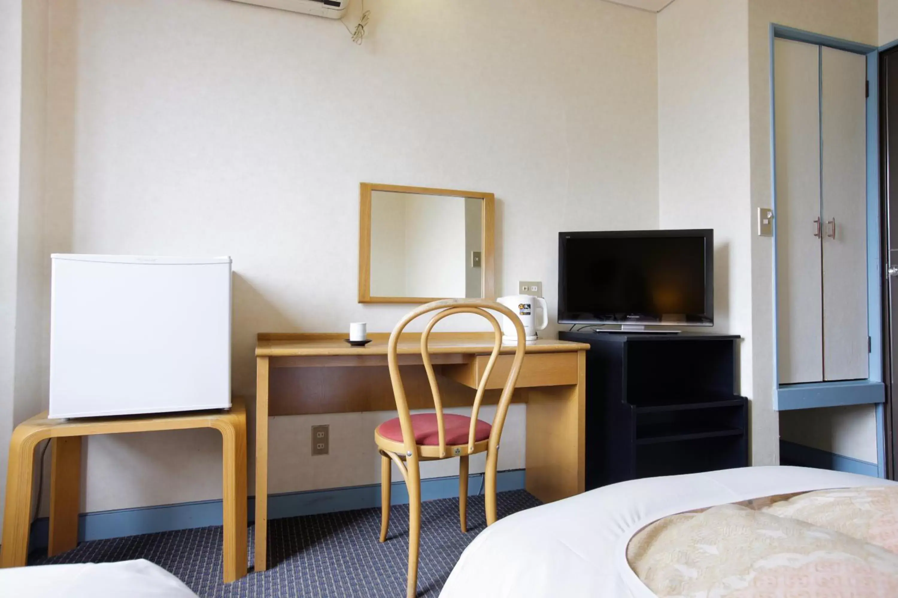 Photo of the whole room, TV/Entertainment Center in Royal Hotel Kawaguchiko