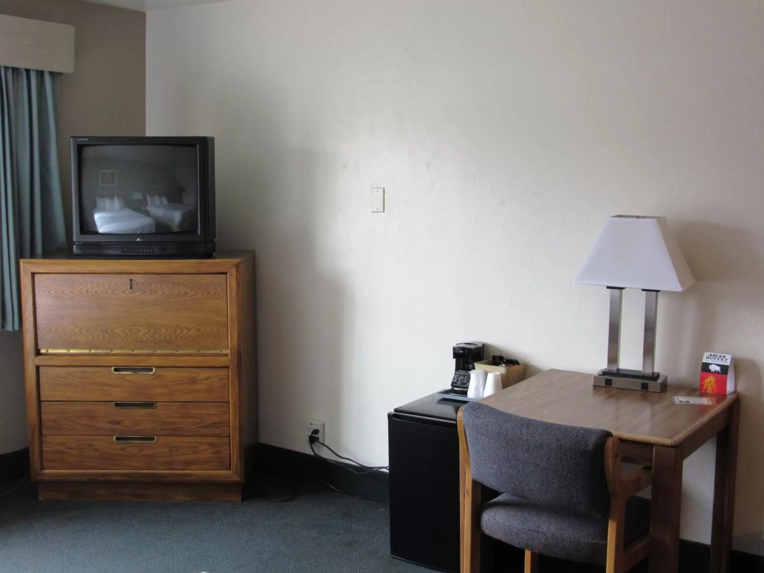 TV and multimedia, TV/Entertainment Center in White Buffalo Hotel