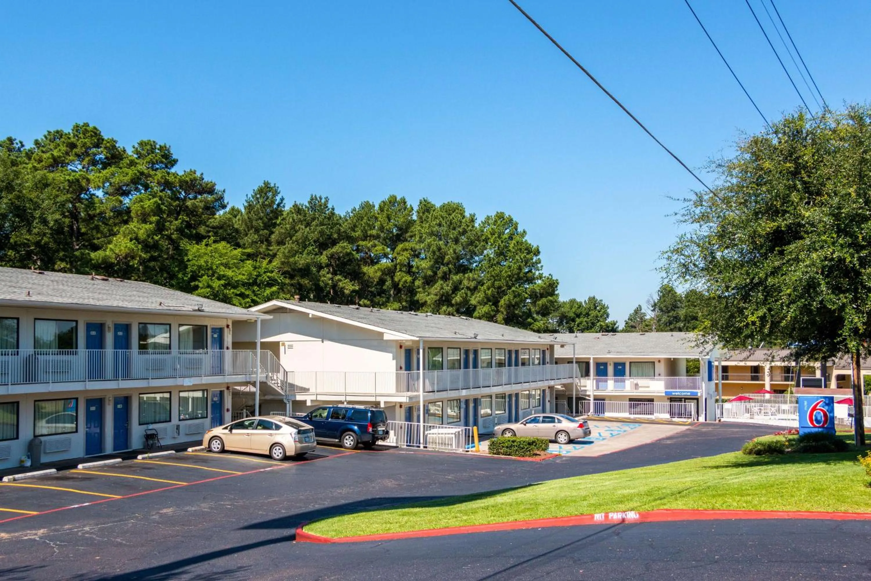 Property building in Motel 6-Longview, TX