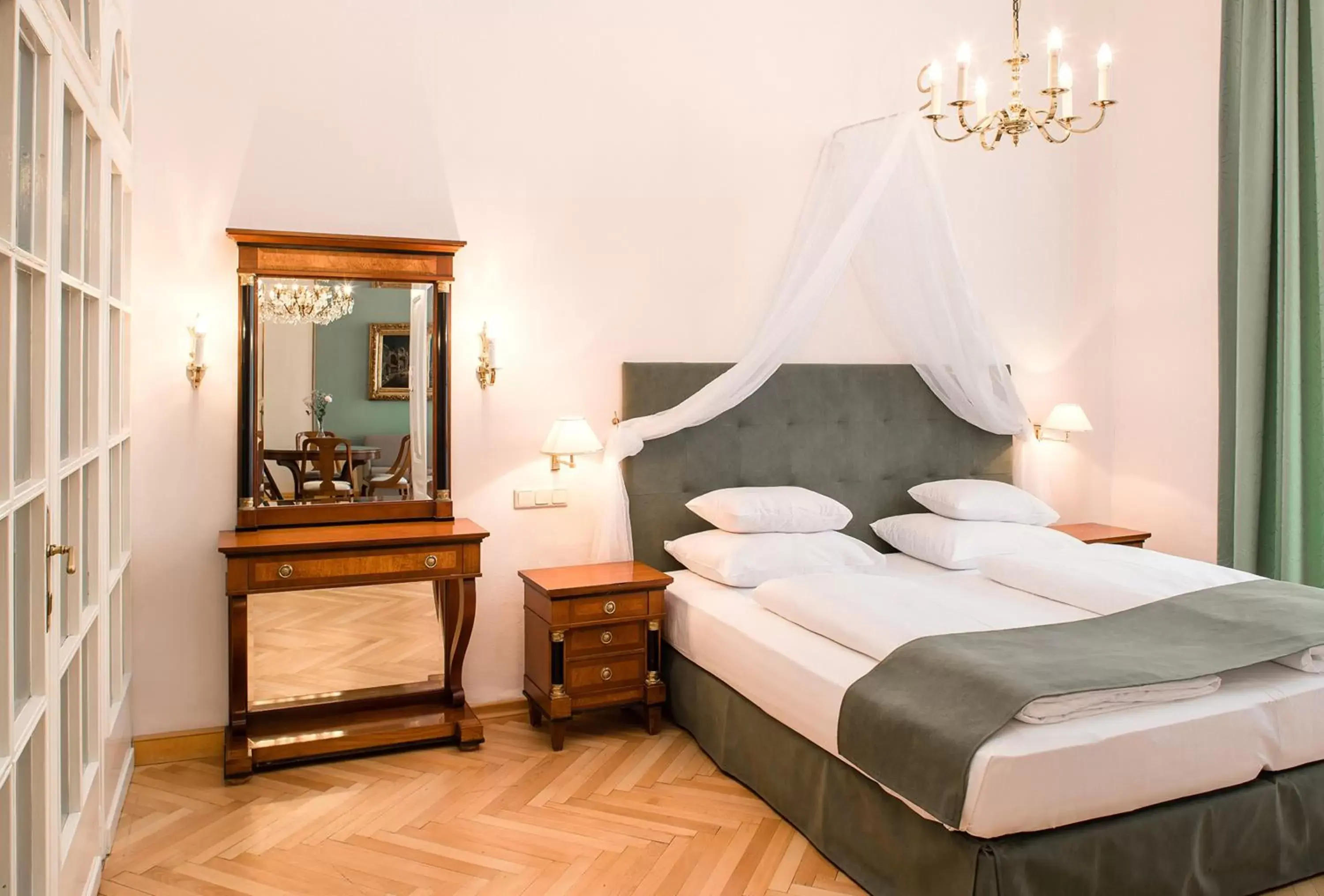 Bedroom, Bed in Palais Hotel Erzherzog Johann