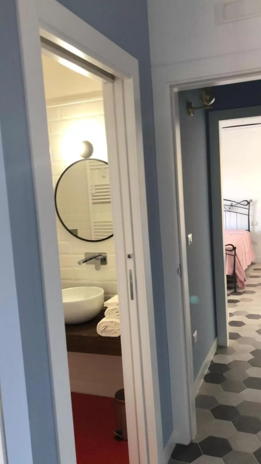 Bathroom, Bed in chiesa russa