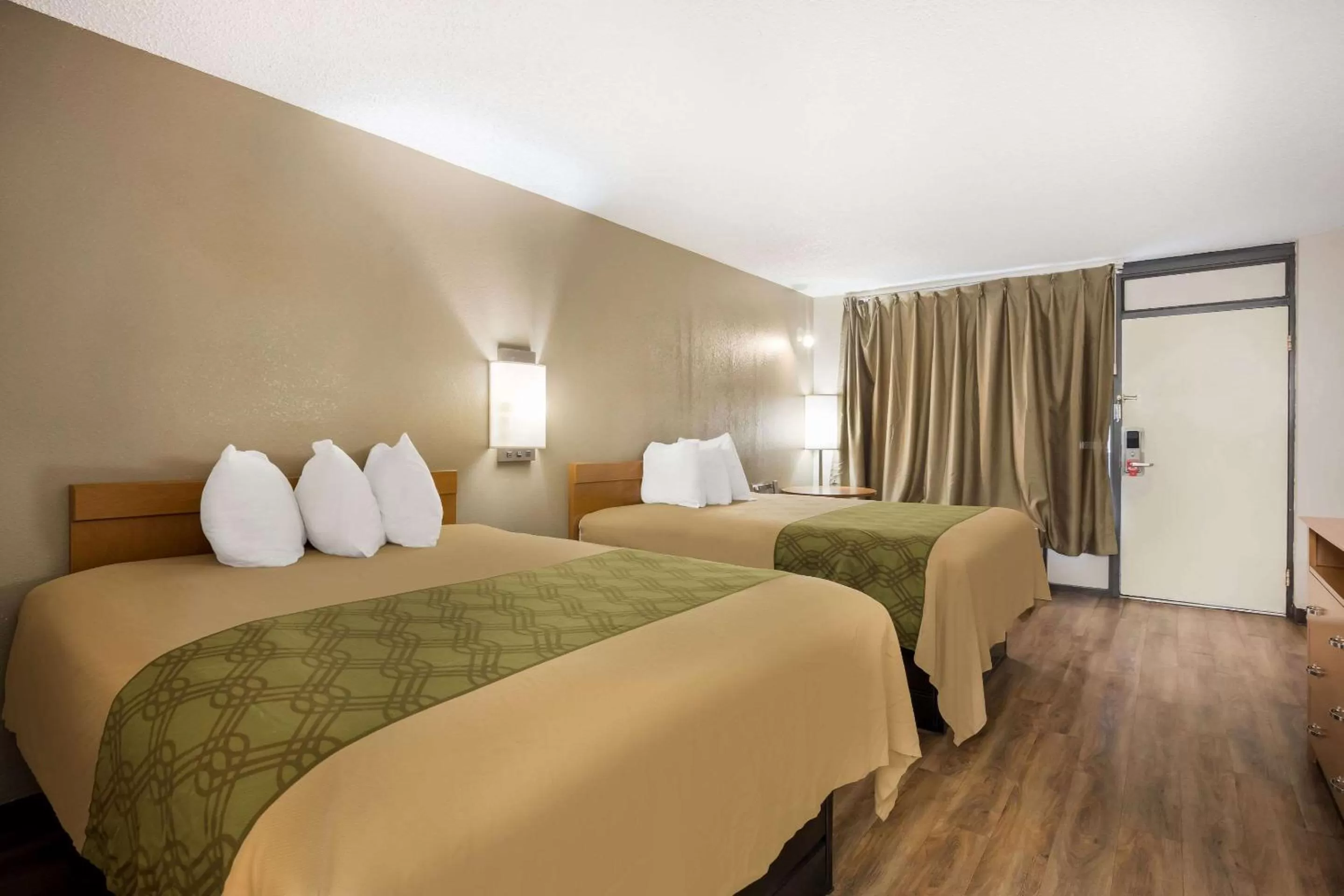 Bedroom in Econo Lodge Live Oak