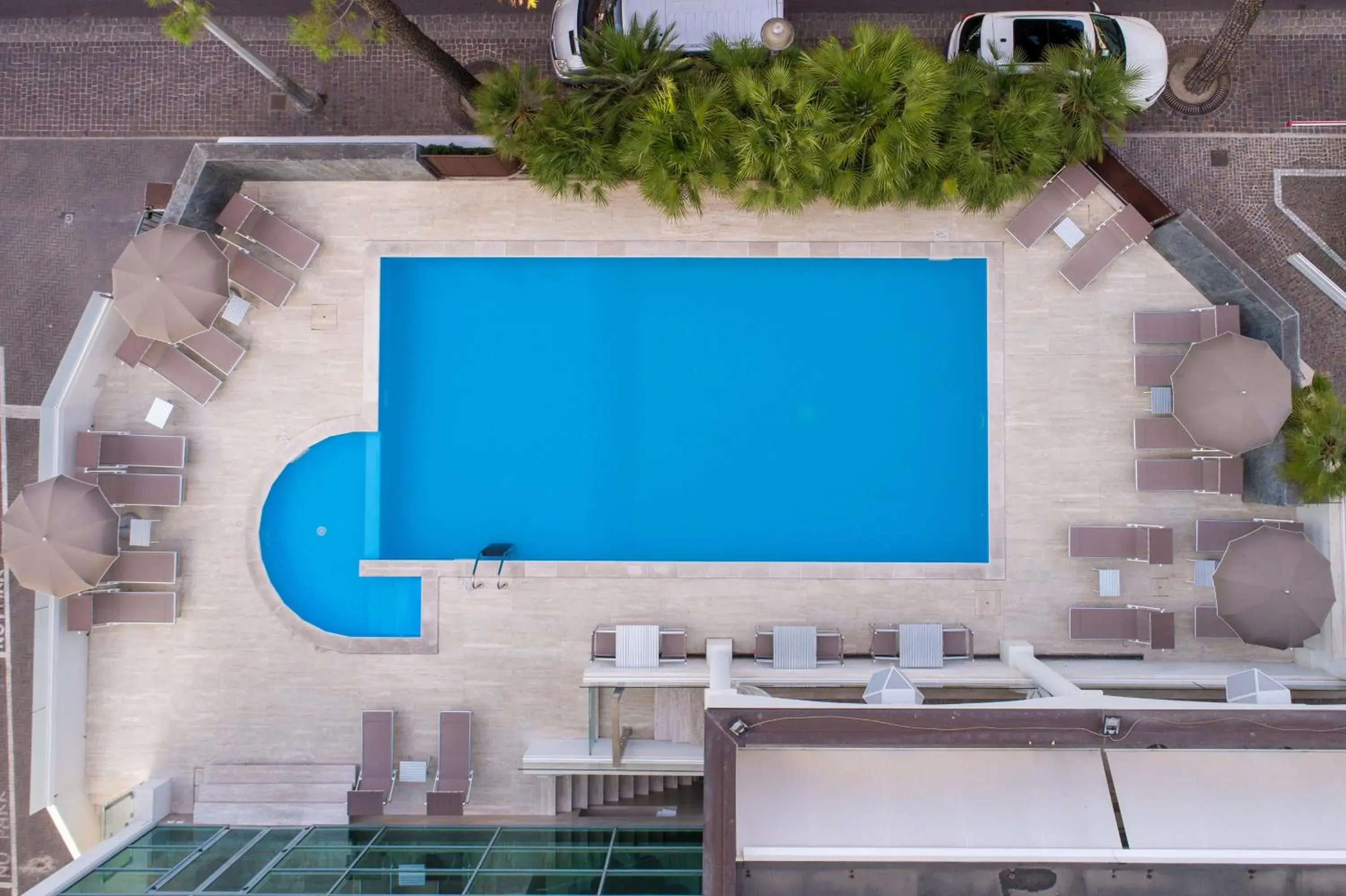 Pool view, Floor Plan in Hotel Continental