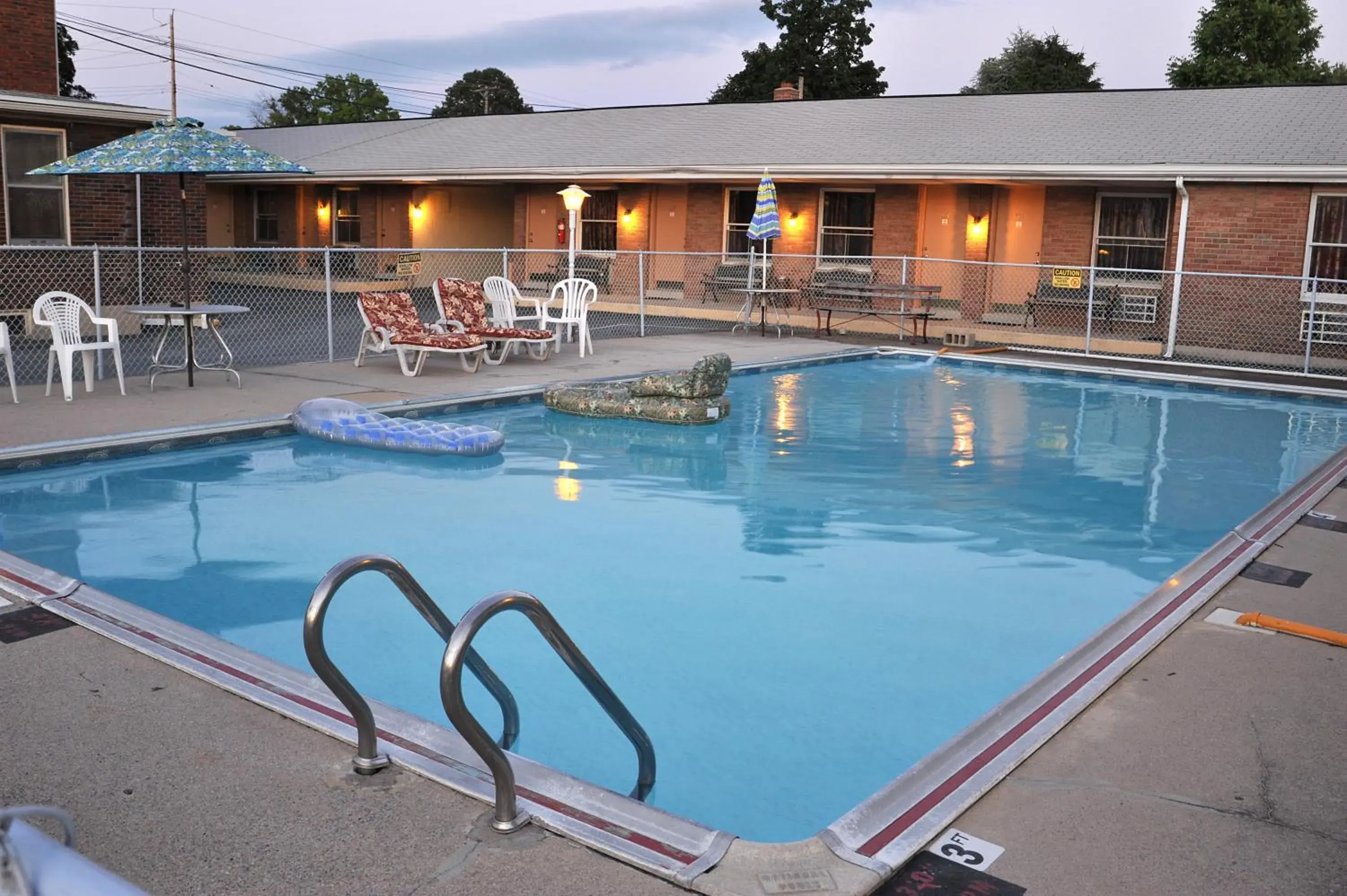 Swimming Pool in Dutch Motel Palmyra