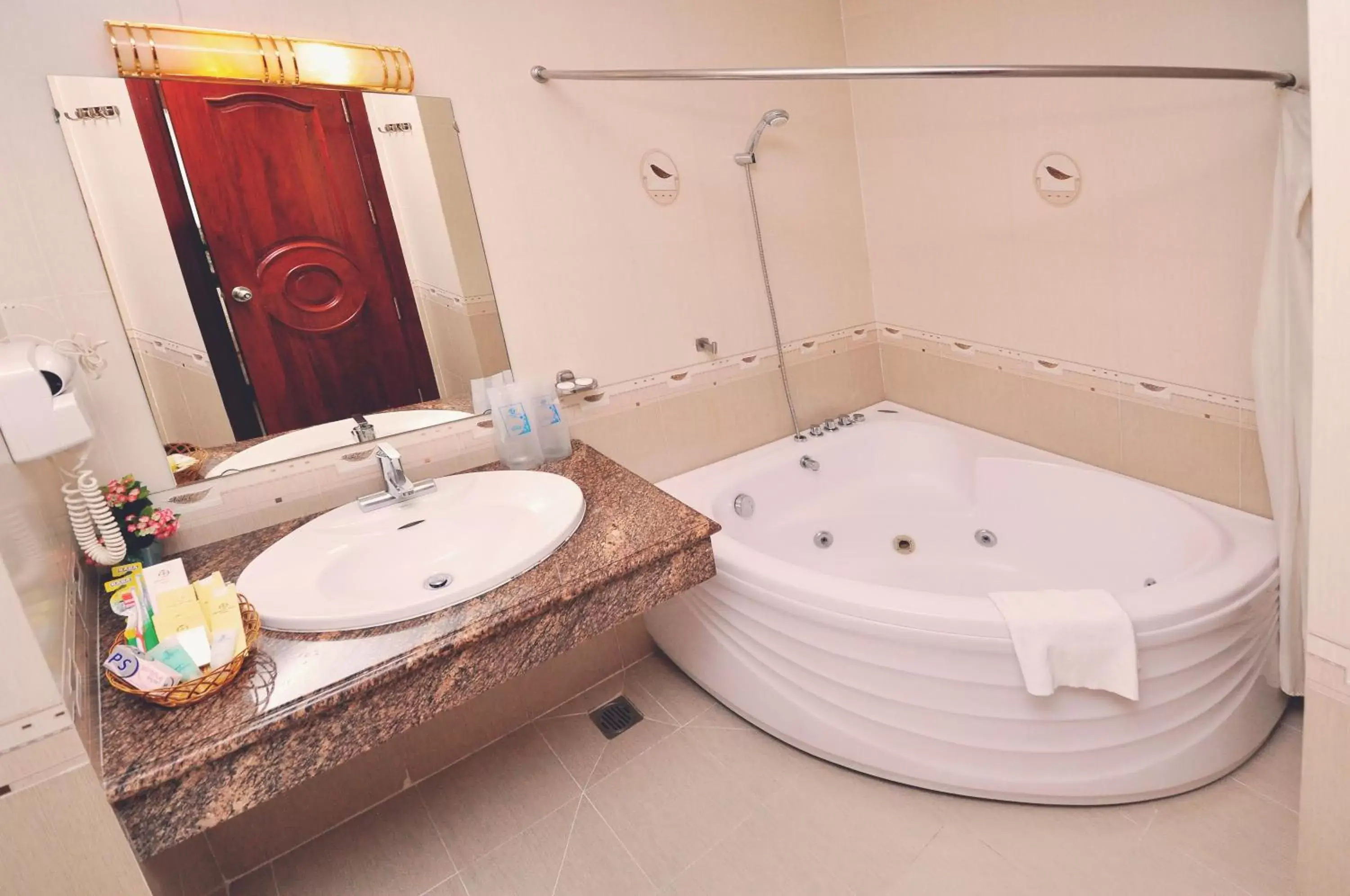 Shower in Tan Hoang Long Hotel Shower in Tan Hoang Long Hotel