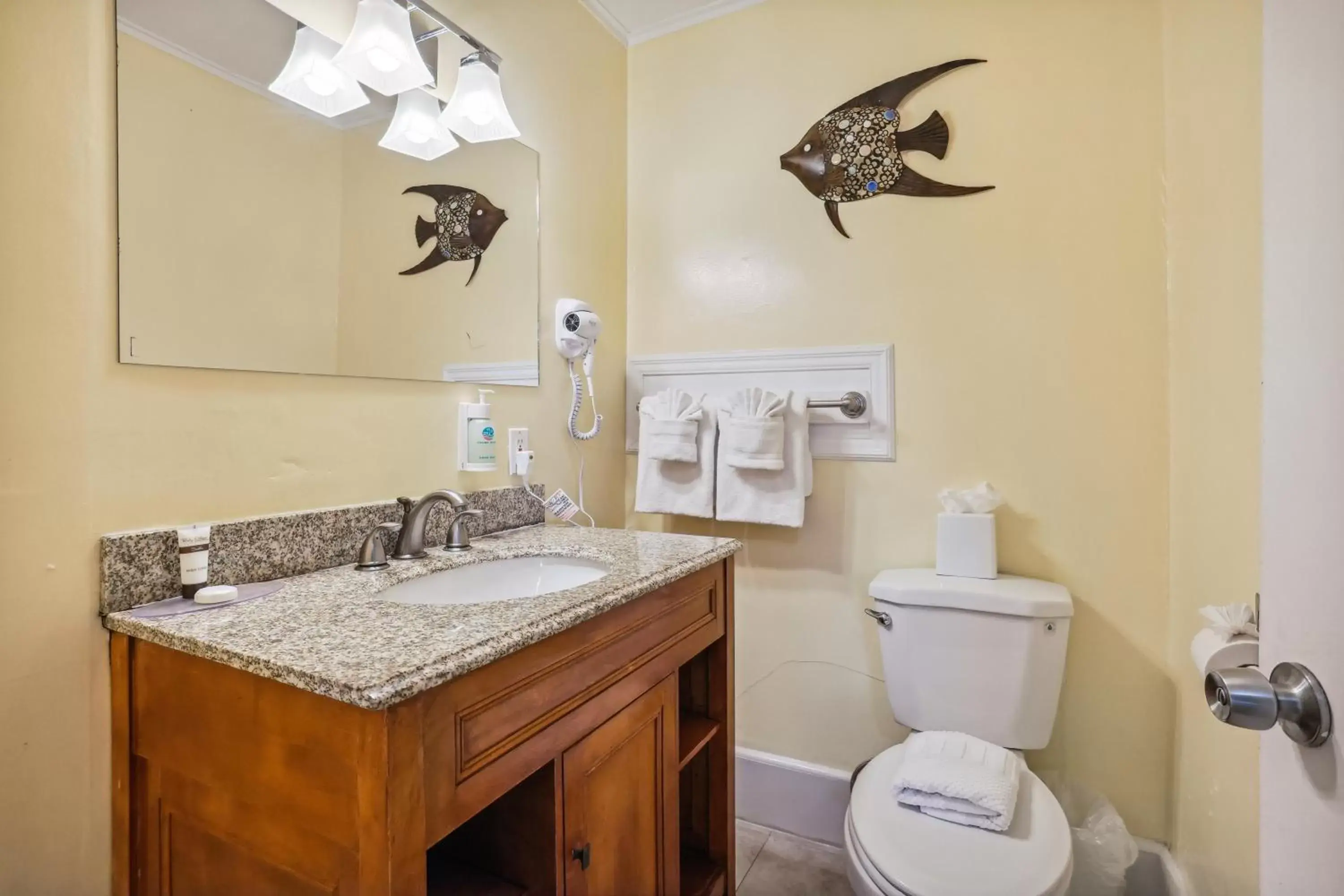 Shower, Bathroom in The Palms Hotel