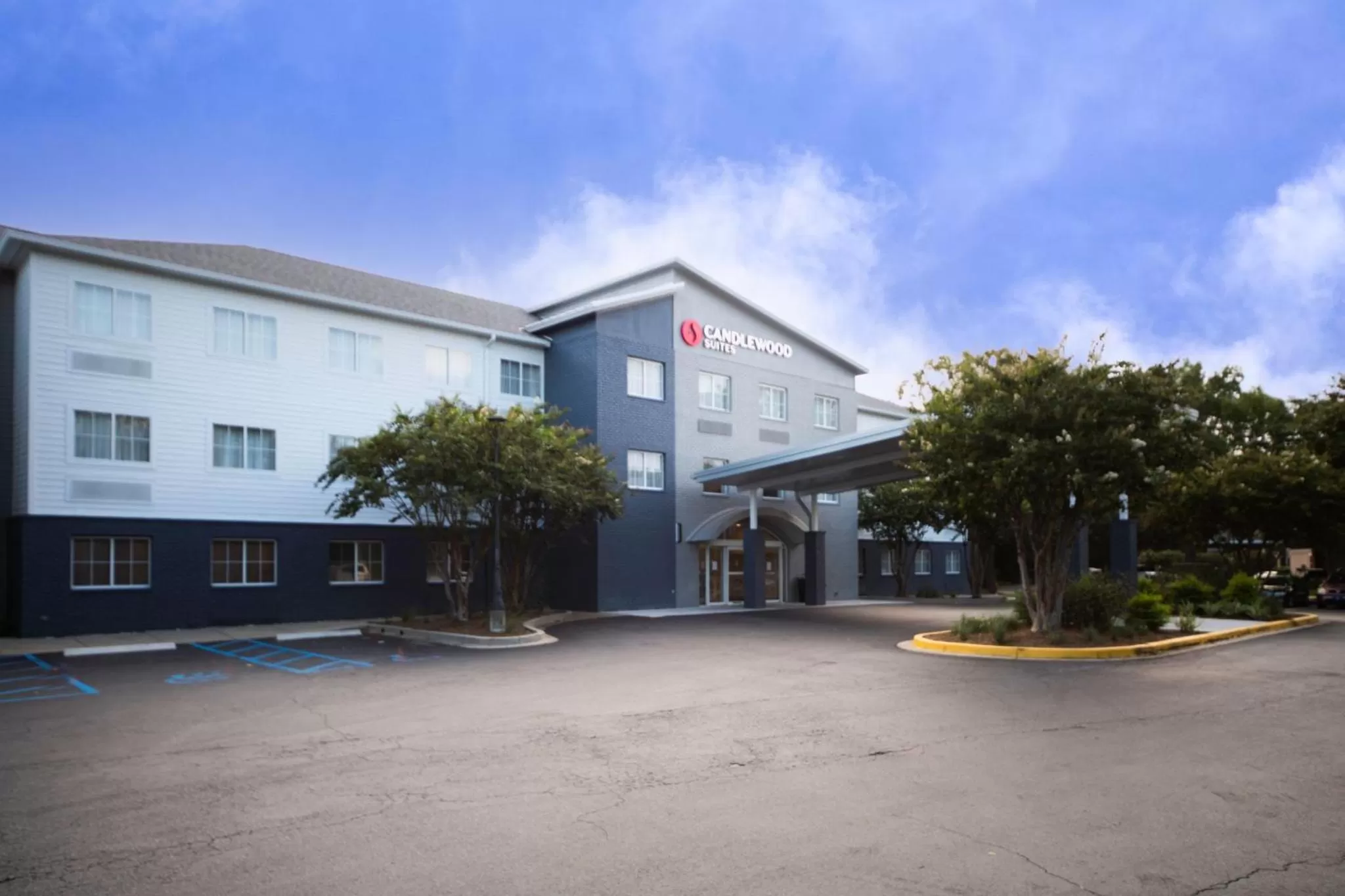 Property building in Candlewood Suites Charleston – Mt. Pleasant by IHG