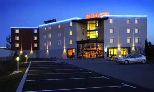 Facade/entrance, Property Building in The Originals Boutique, Actuel Hôtel, Saint-Etienne Aéroport