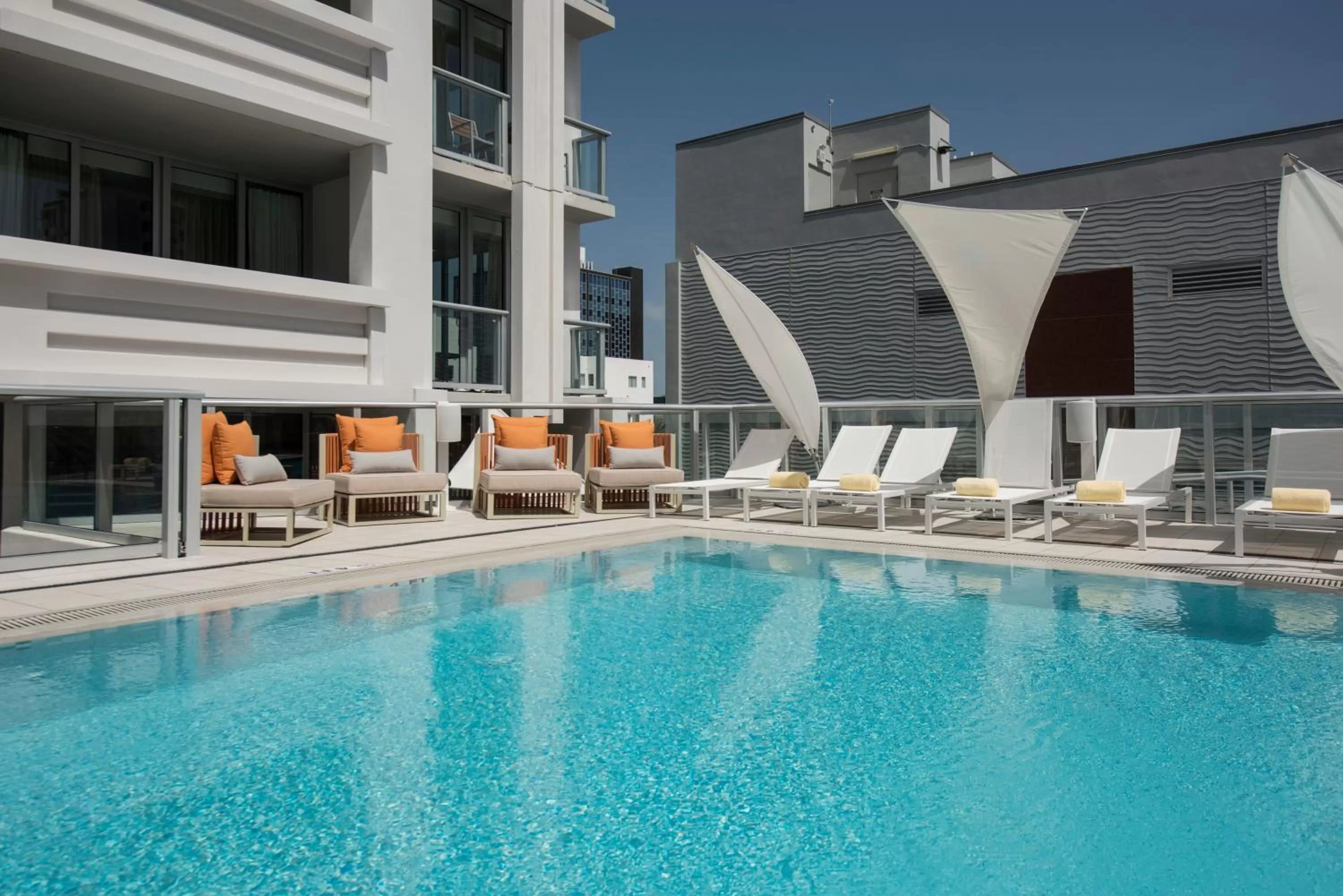 Swimming pool in Iberostar Waves Berkeley Shore