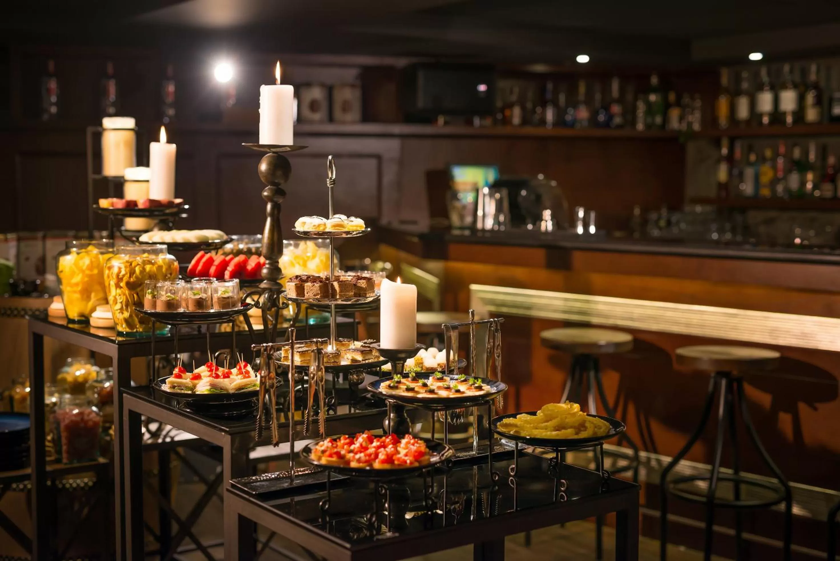 Restaurant/places to eat in Bespoke Trendy Hotel Hanoi