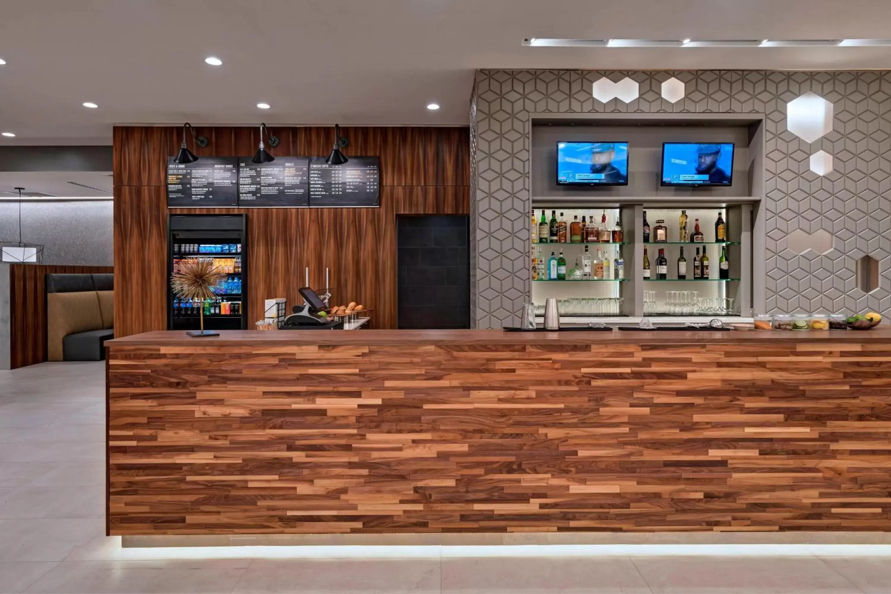 Restaurant/places to eat, Lobby/Reception in Courtyard by Marriott Houston Sugar Land/Lake Pointe