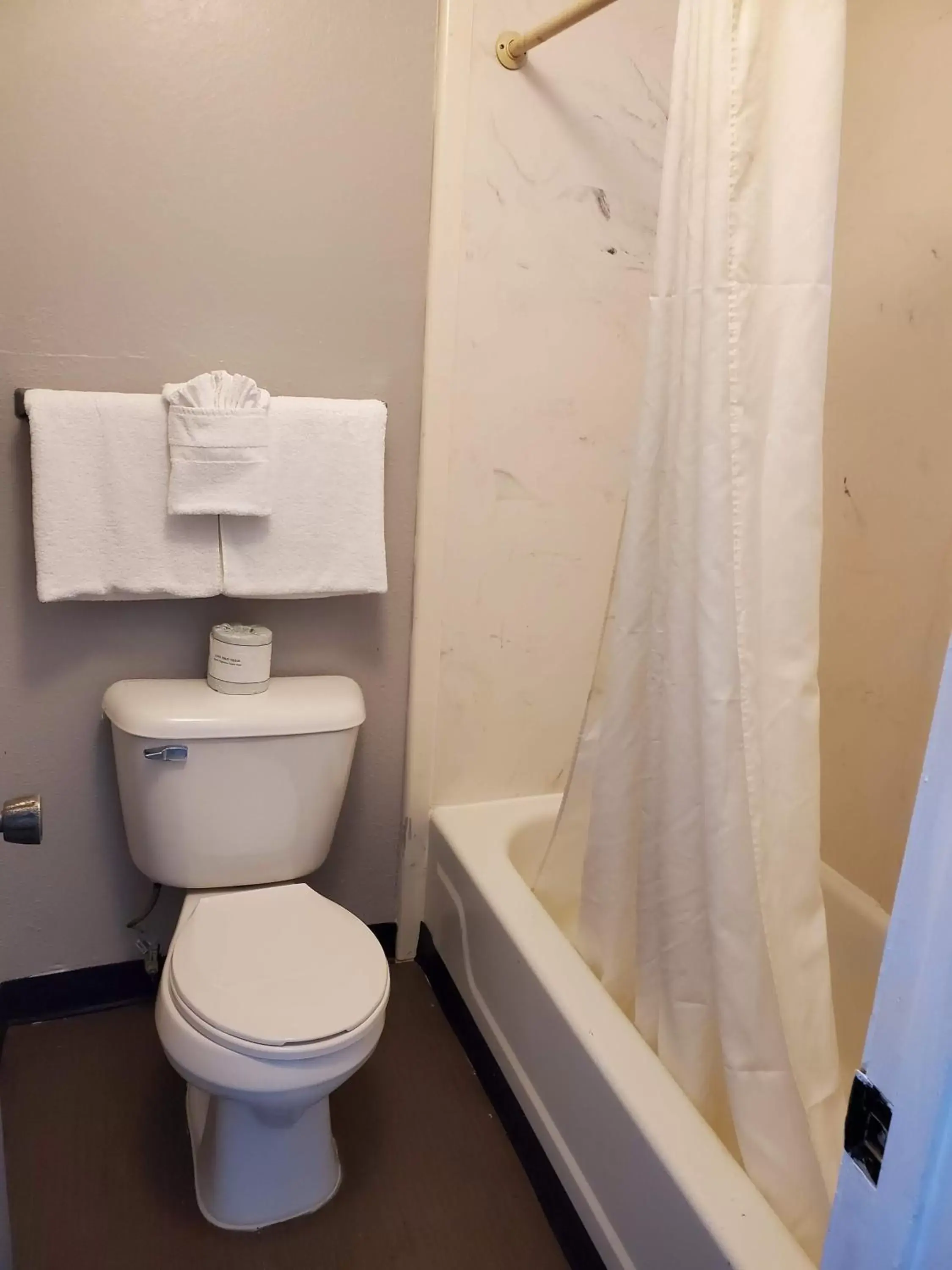 Bathroom in Americas Best Value Inn Wildersville