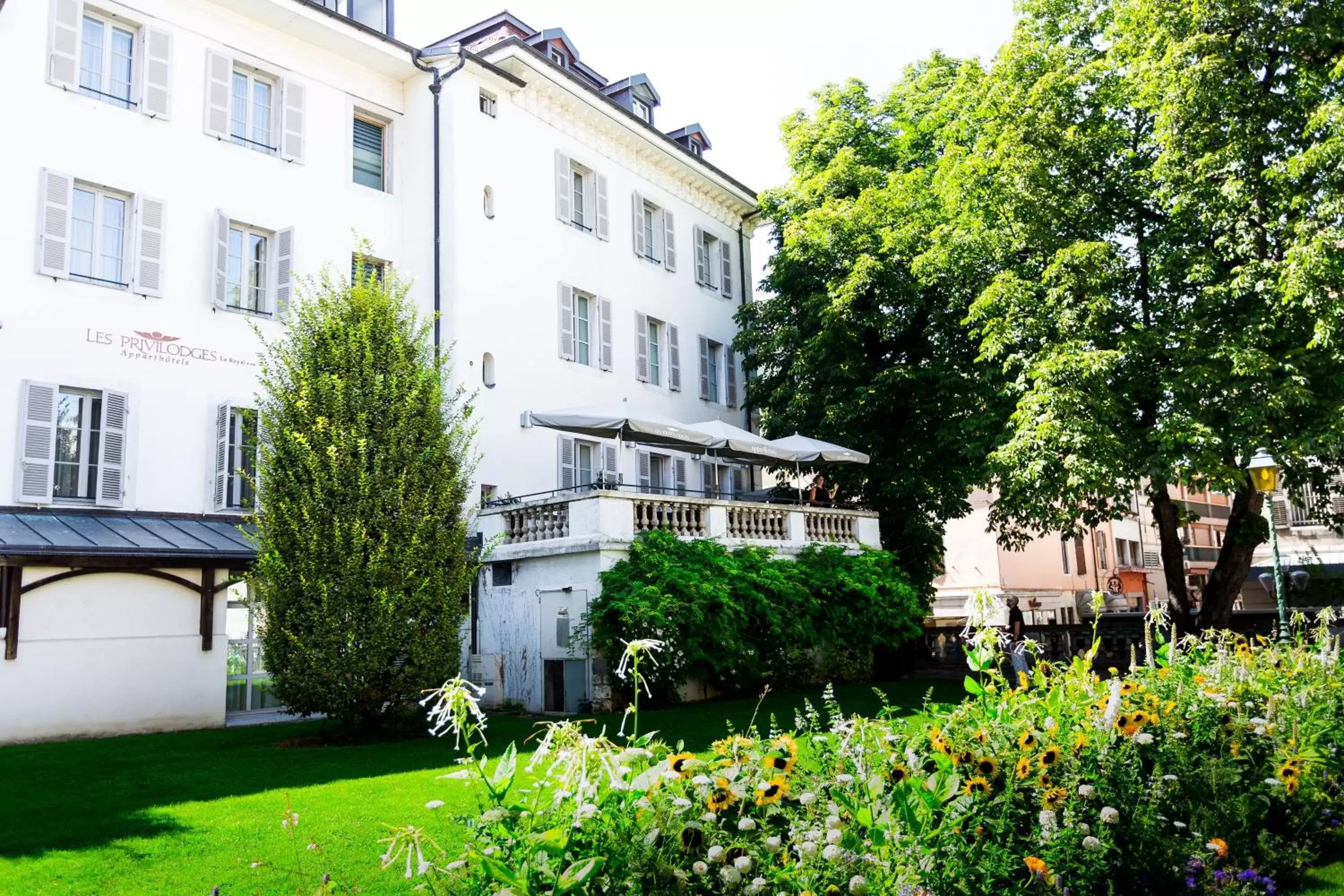 Facade/entrance, Property Building in Privilodges Le Royal - Apparthotel