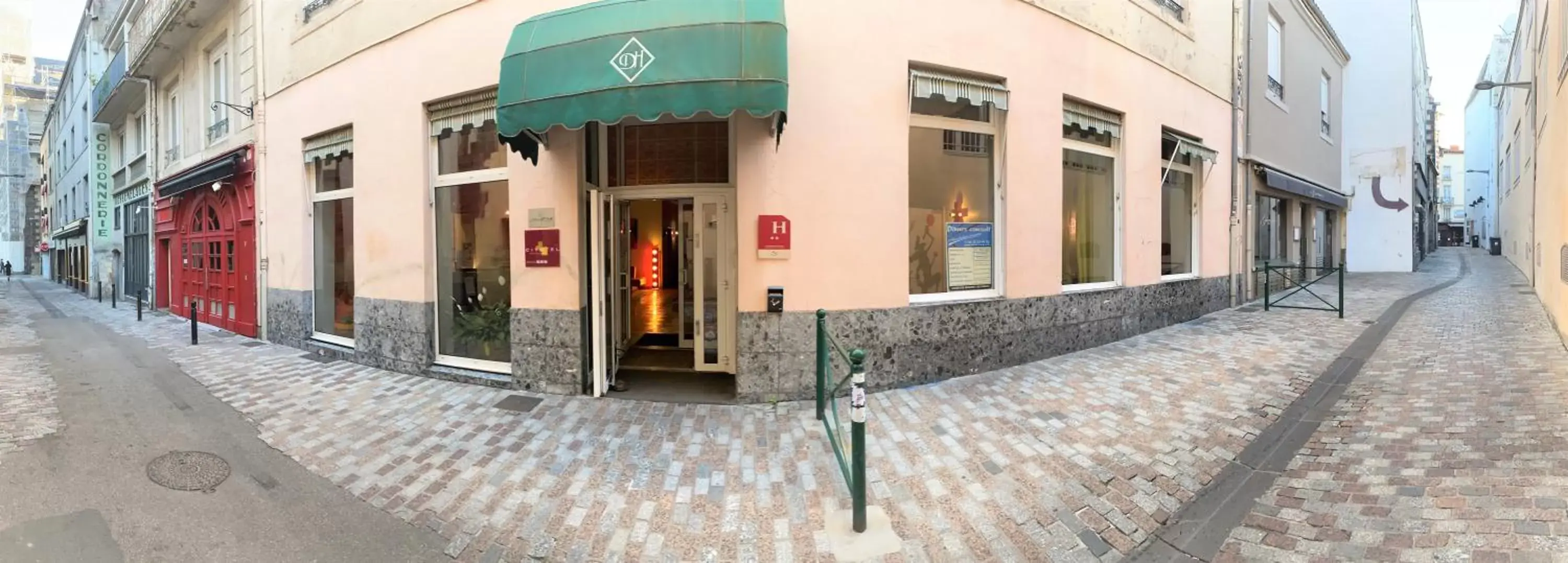 Facade/entrance in Dav'hotel Jaude