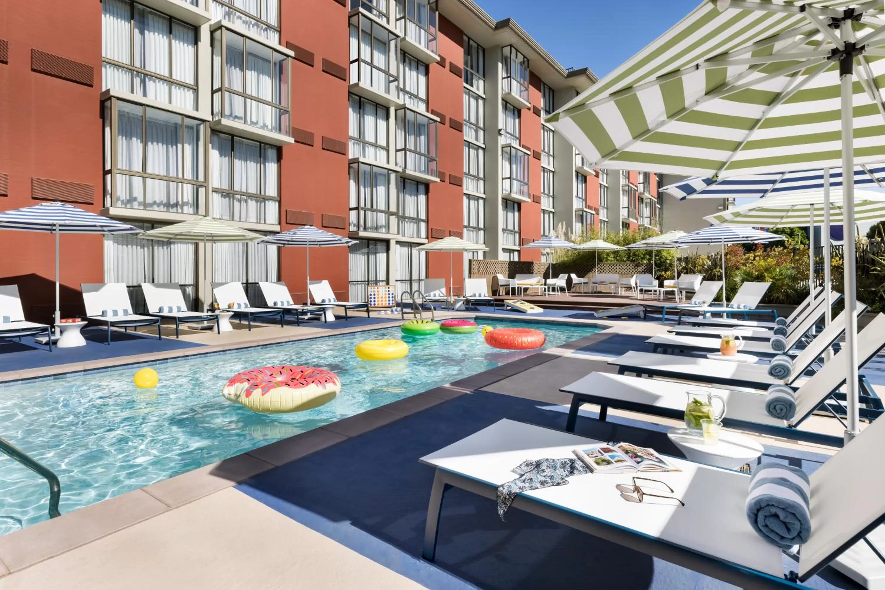 Swimming pool in Hotel Caza