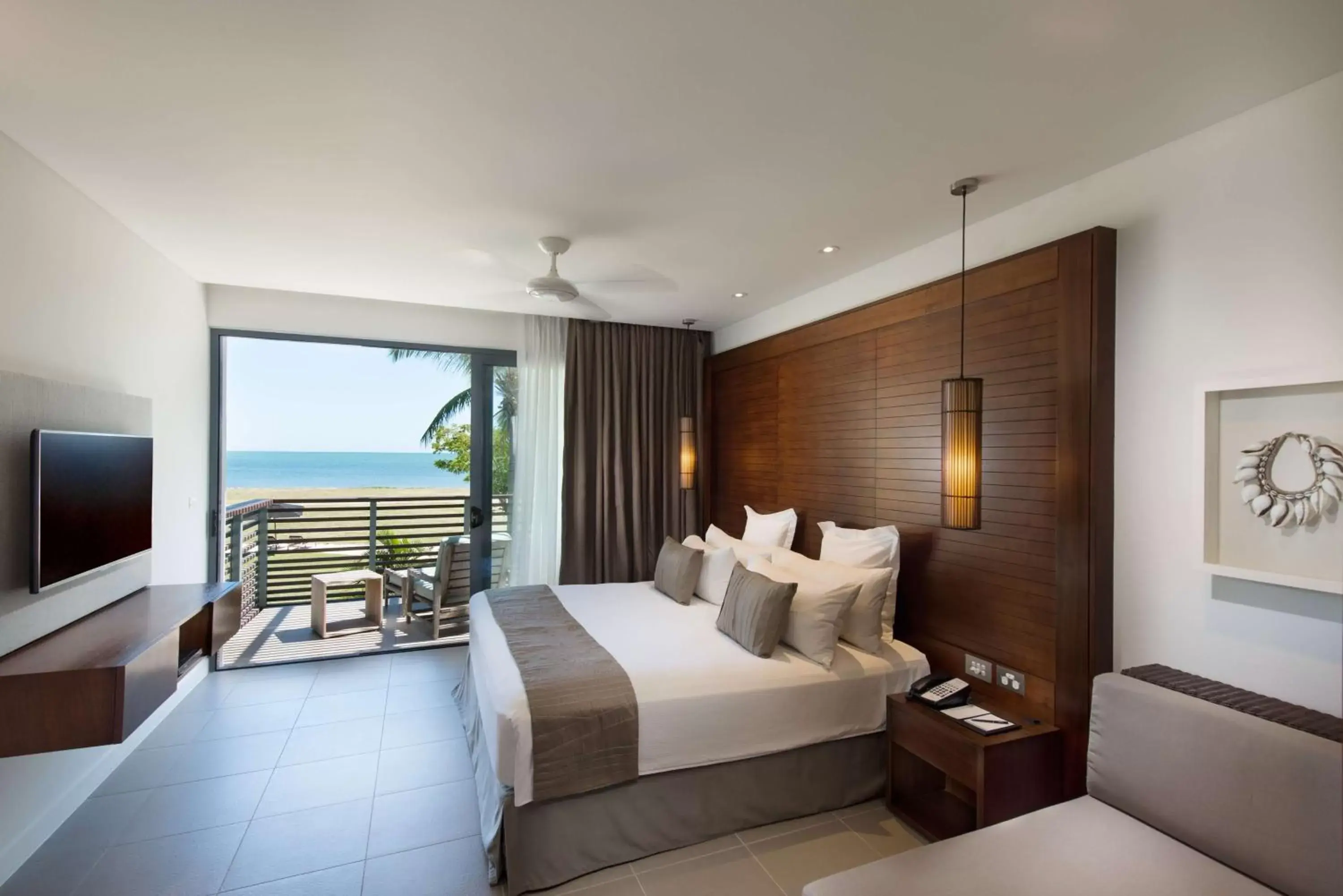 Bed in Hilton Fiji Beach Resort and Spa
