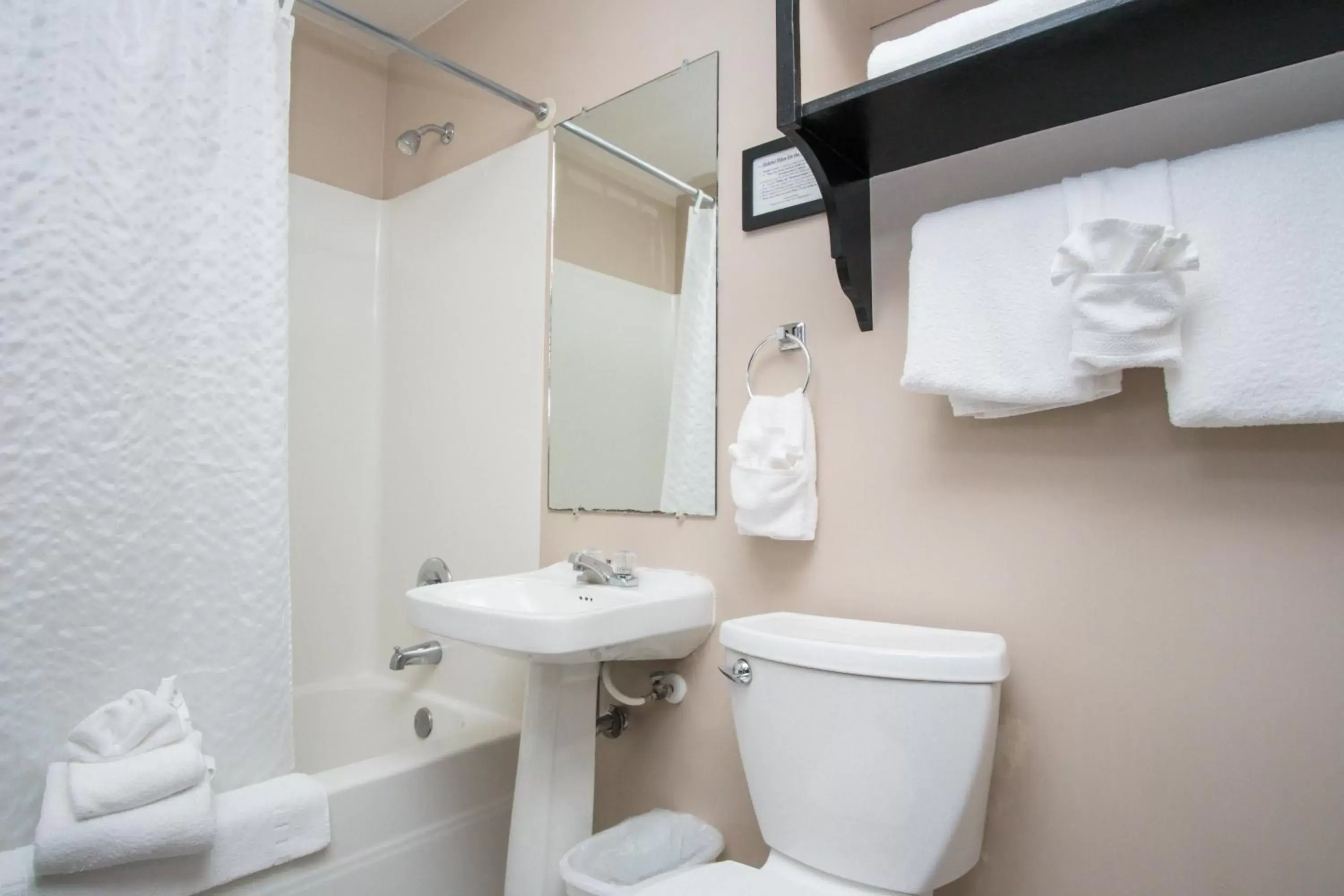 Bathroom in Ecola Creek Lodge