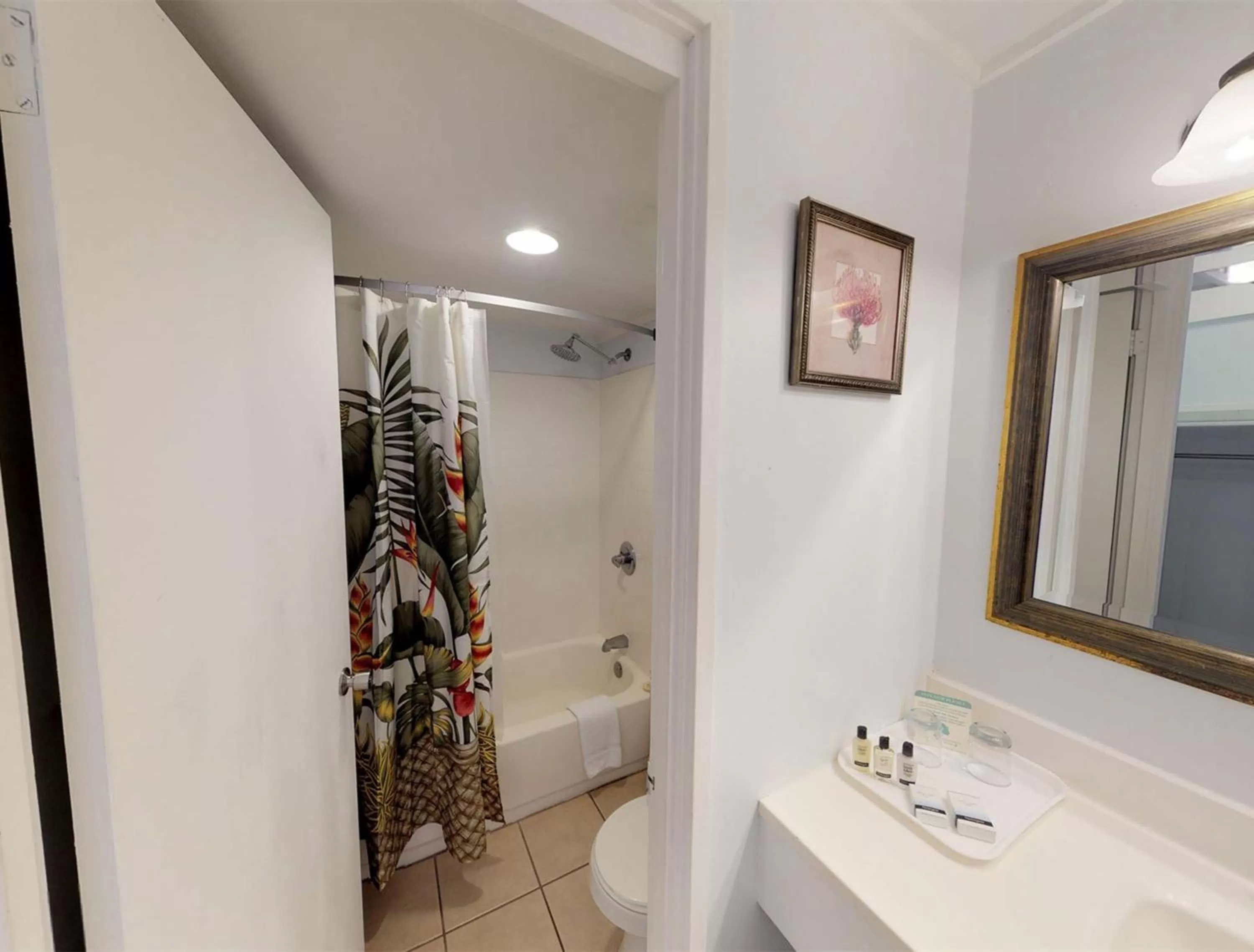 Shower in Hotel Moloka'i