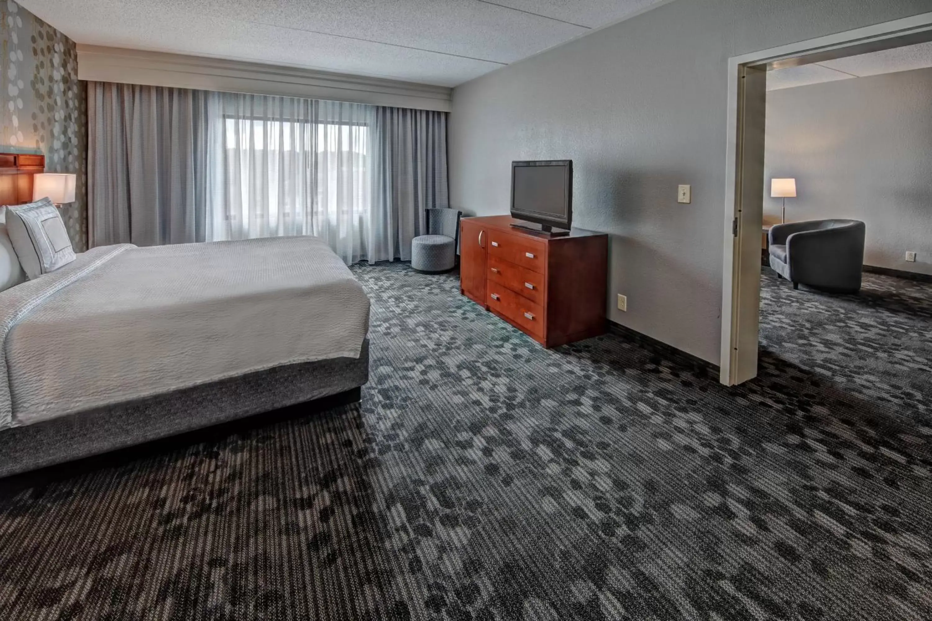 Photo of the whole room, Bed in Courtyard Newport News Airport