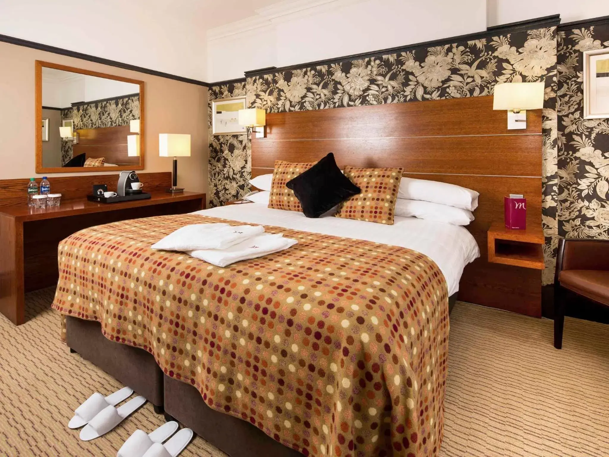 Bedroom, Bed in Mercure Edinburgh City - Princes Street Hotel