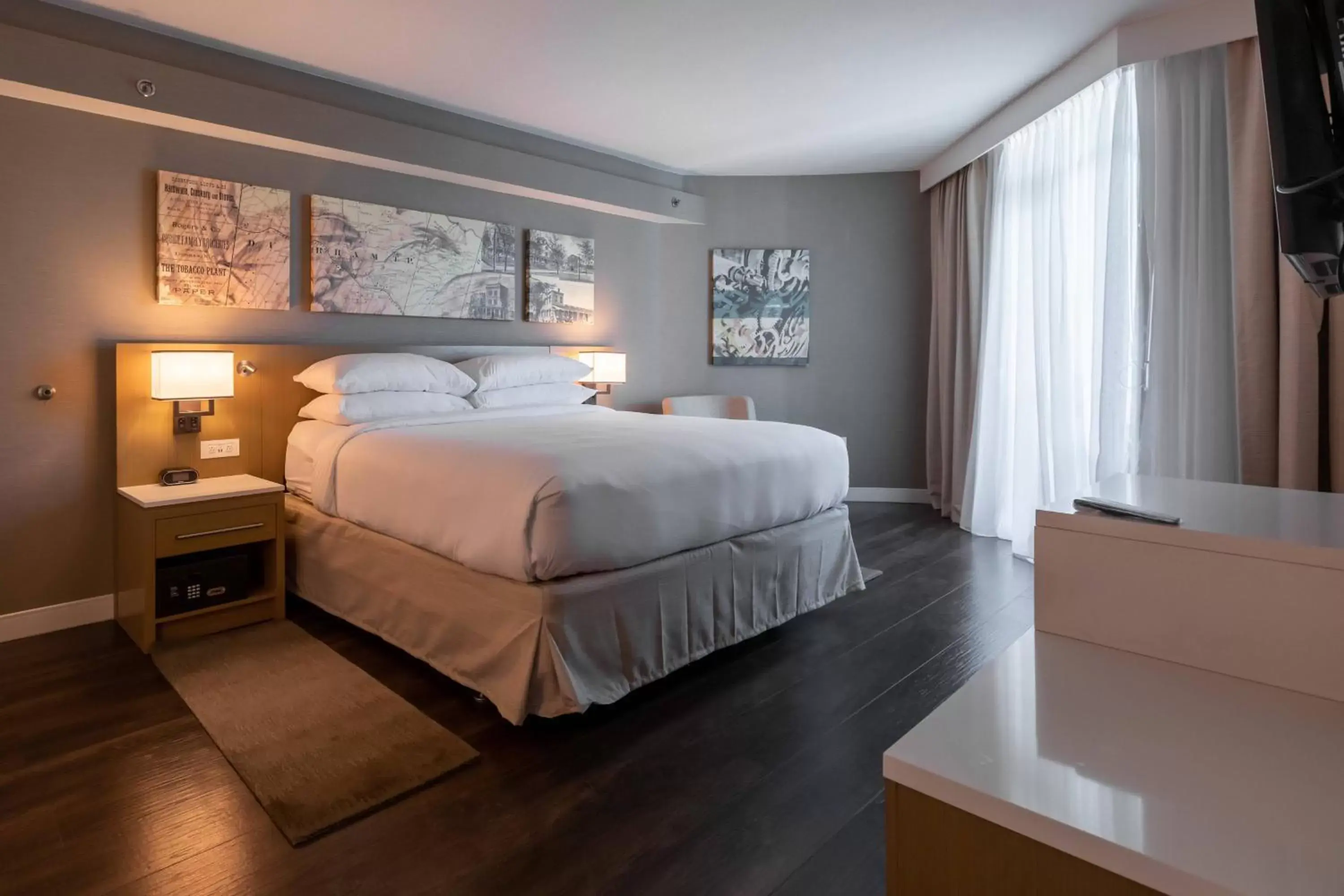 Bedroom, Bed in Delta Hotels by Marriott Raleigh-Durham at Research Triangle Park
