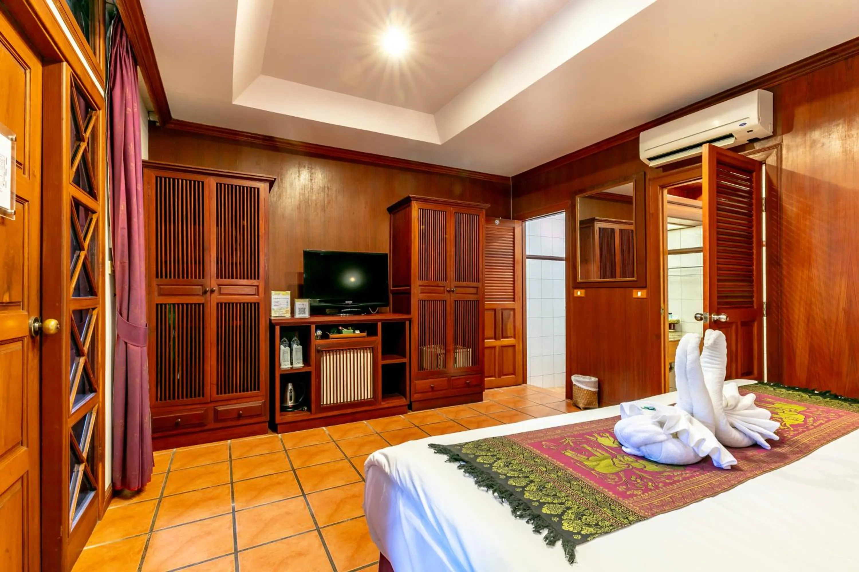 Photo of the whole room, Bed in Royal Phawadee Village Patong - 2 Minutes walk to the beach