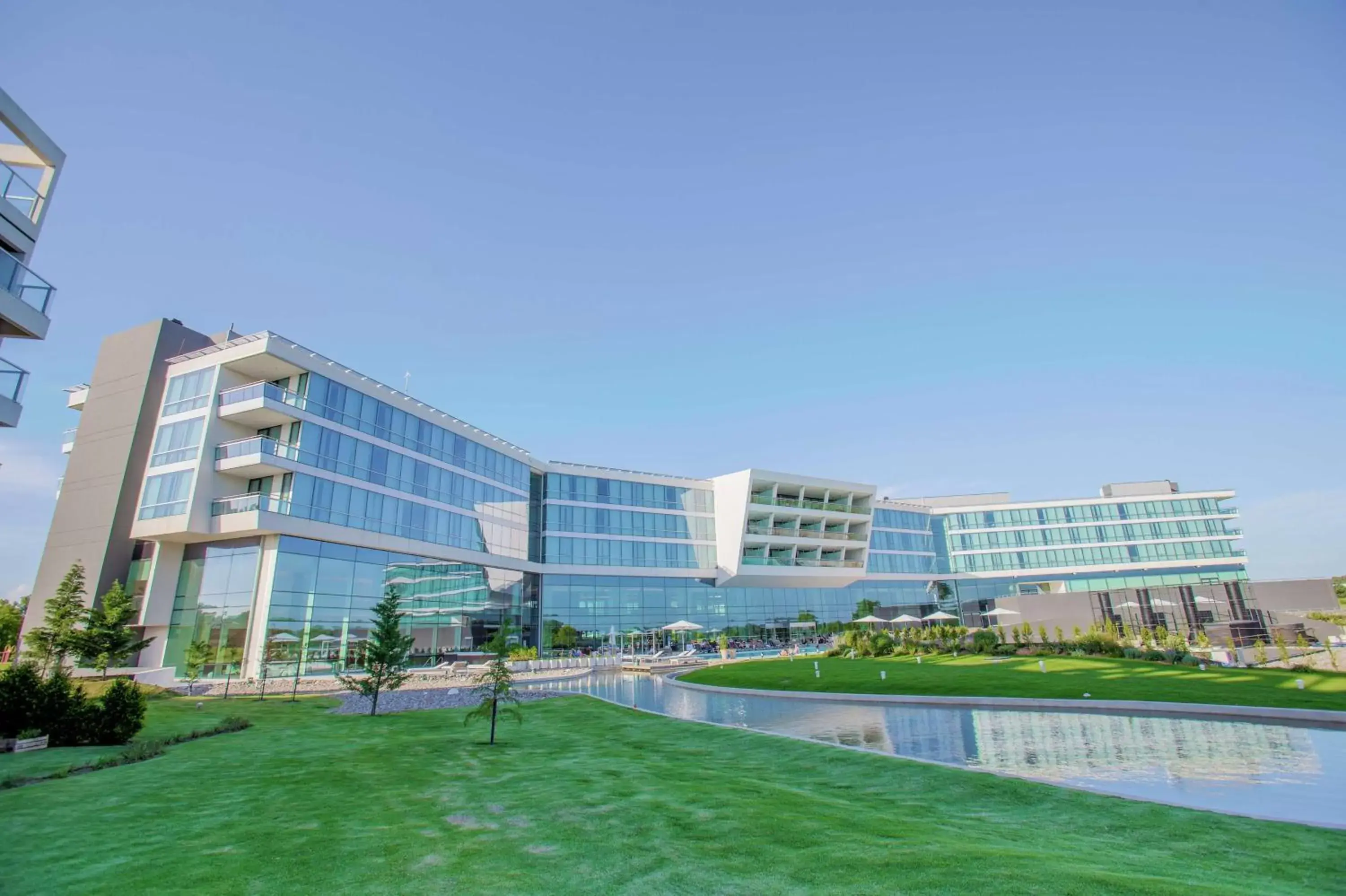 Property building in Hilton Pilar Property building in Hilton Pilar