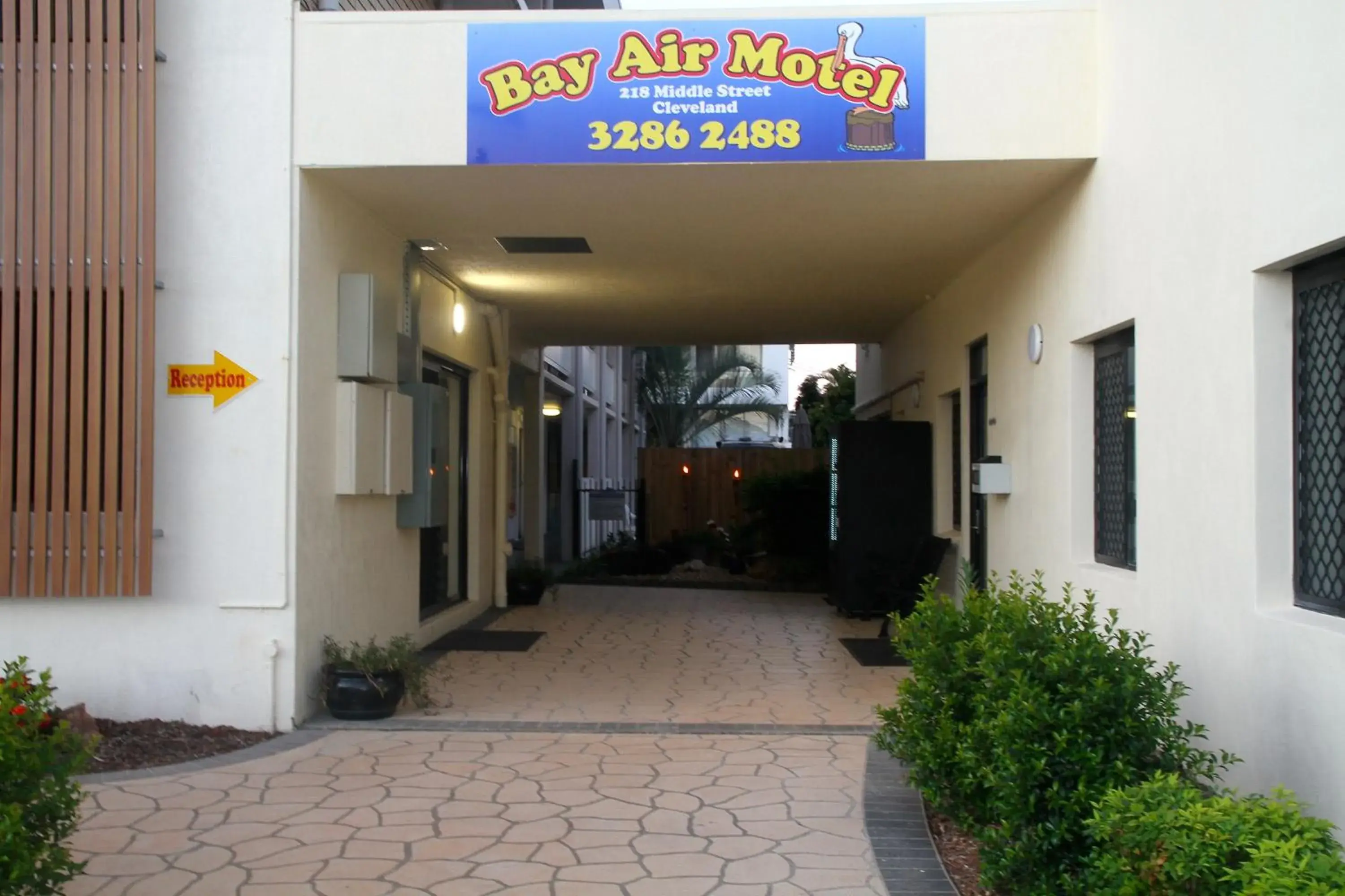 Facade/entrance in Cleveland Bay Air Motel