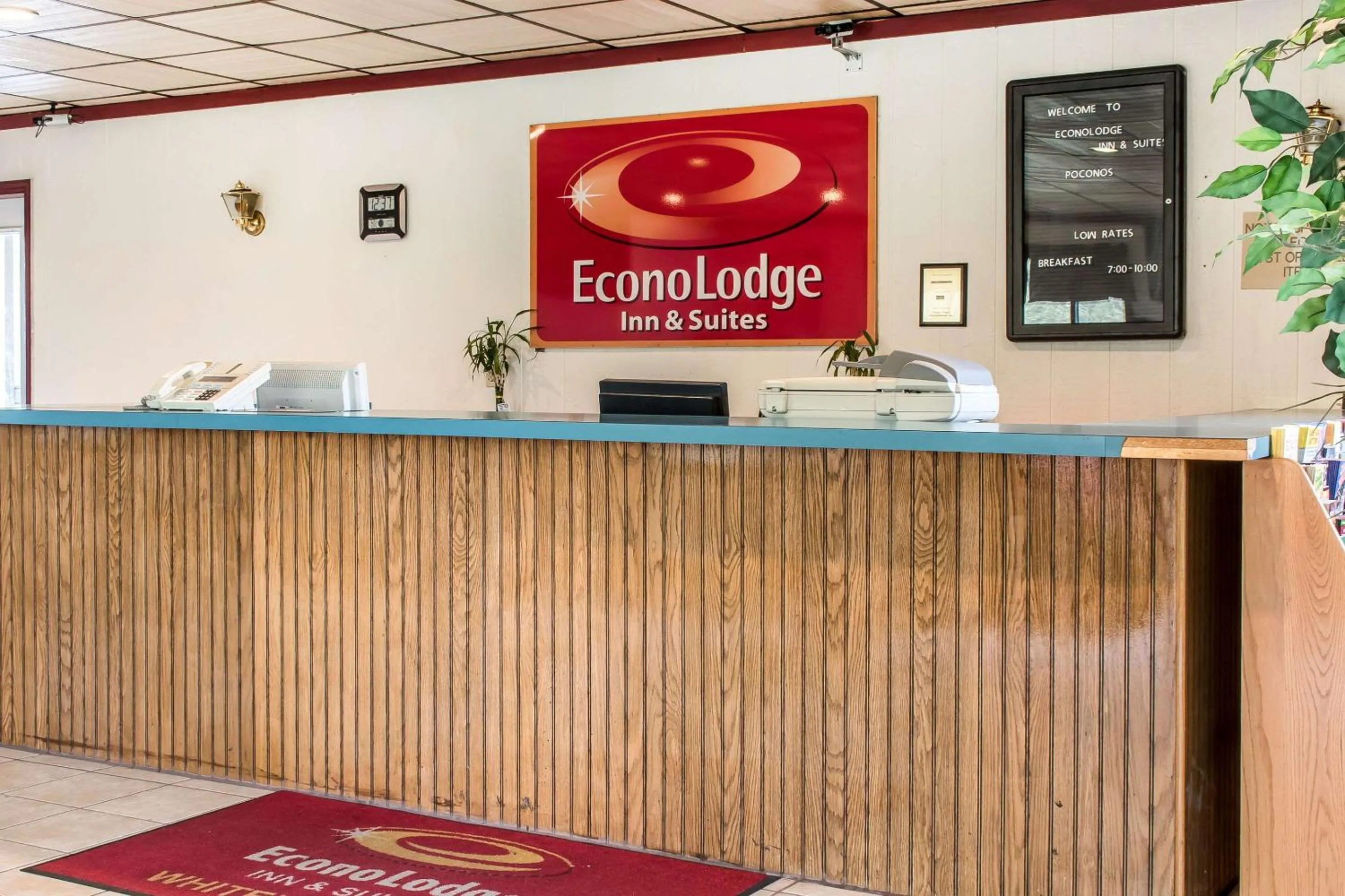 Lobby or reception in Econo Lodge Inn & Suites Lake Harmony - Pocono Mountains Area