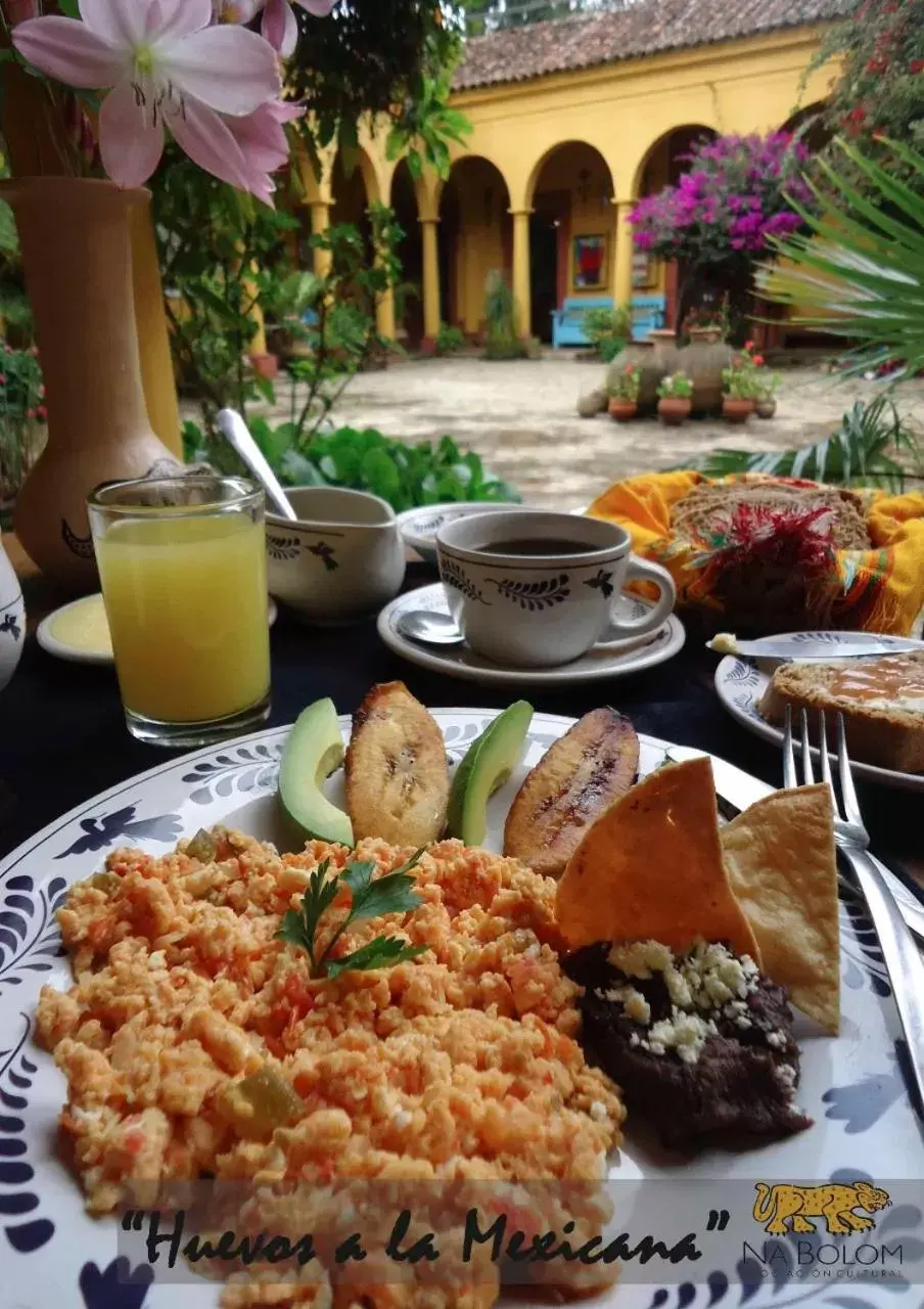 American breakfast in Hotel Na Bolom