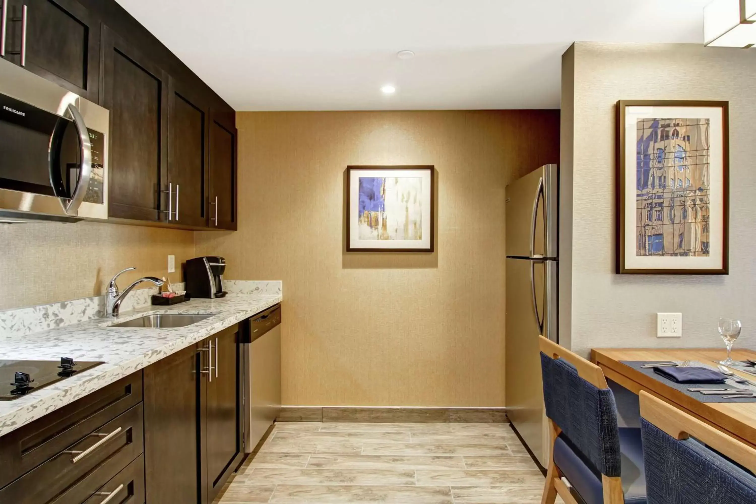 Kitchen or kitchenette, Kitchen/Kitchenette in Homewood Suites By Hilton Ottawa Kanata