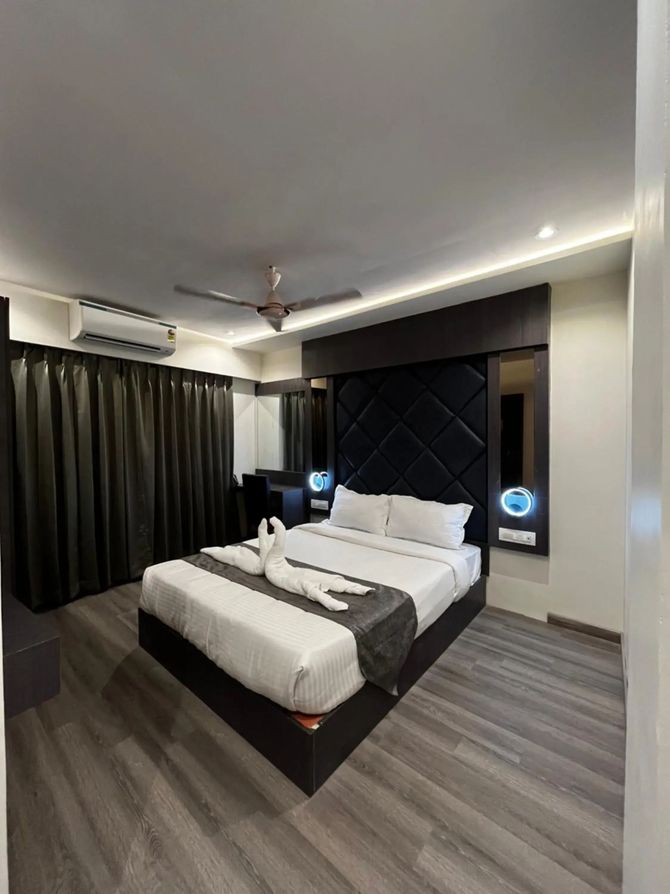 Bed in Hotel Classio Andheri