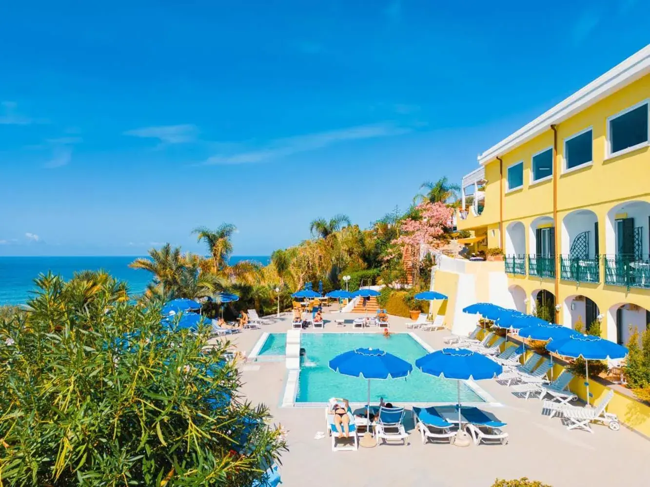 Property building, Pool View in Hotel Capizzo