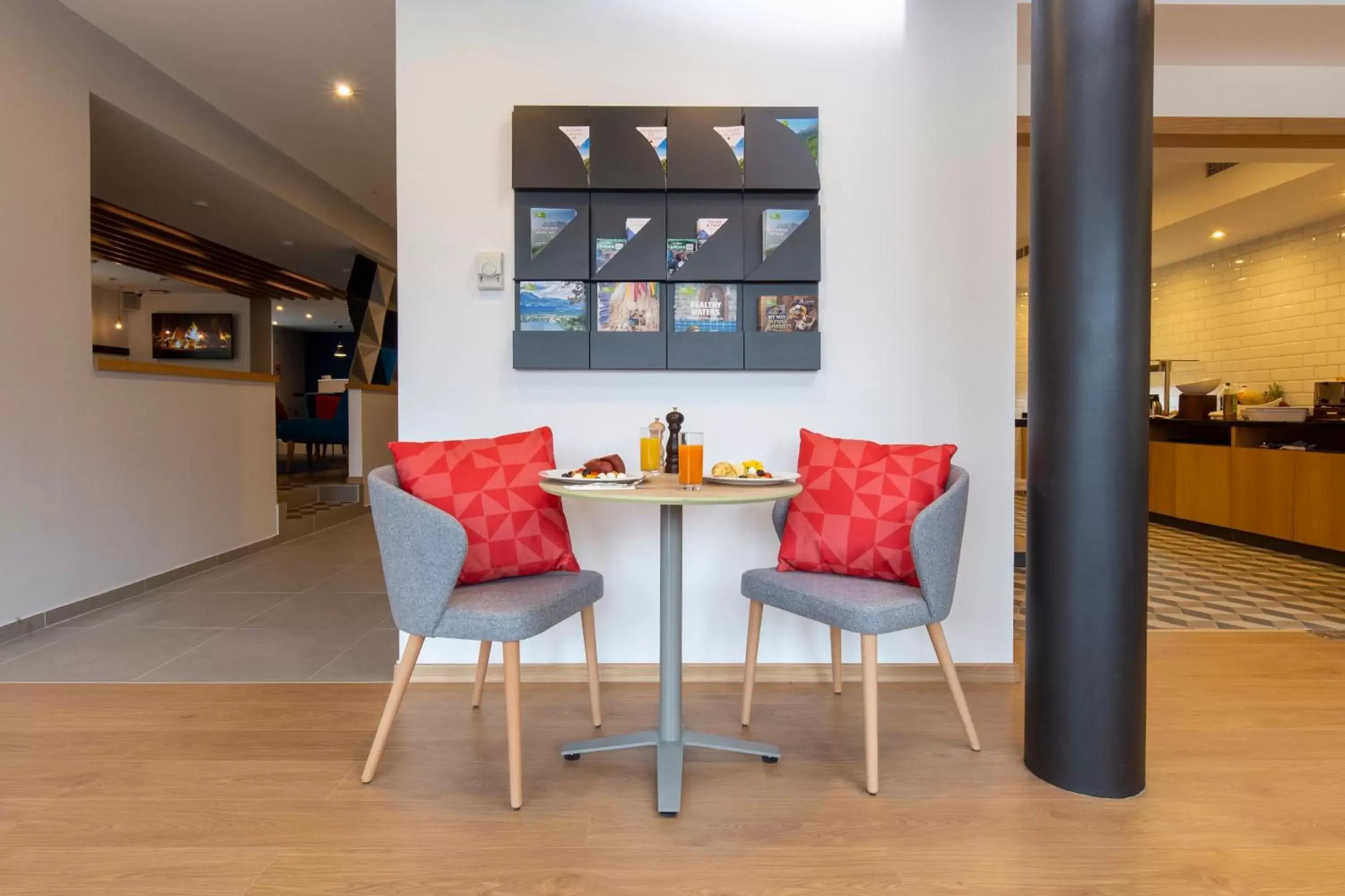 Restaurant/places to eat, Seating Area in Holiday Inn Express - Ljubljana, an IHG Hotel