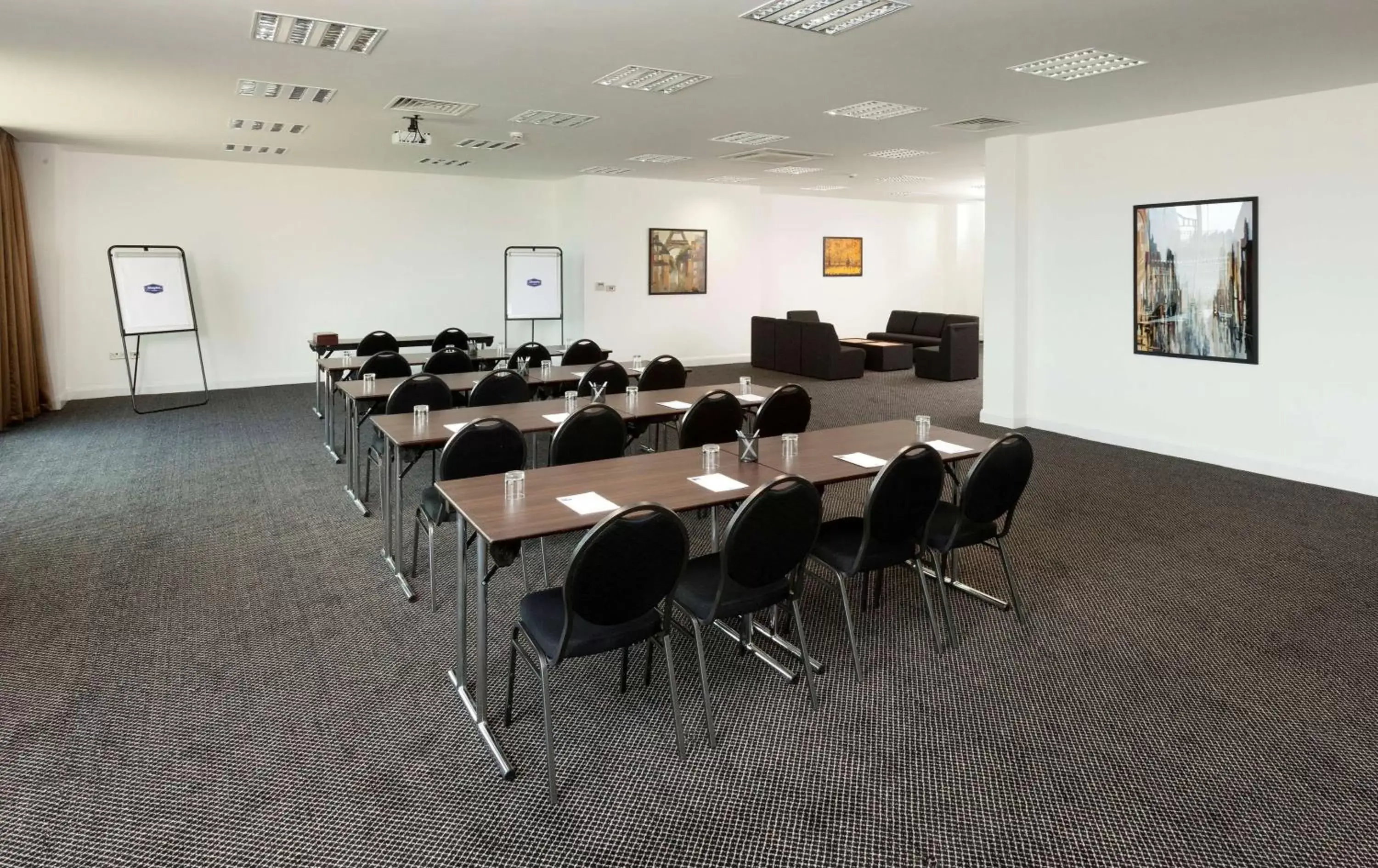 Meeting/conference room in Hampton by Hilton Luton Airport