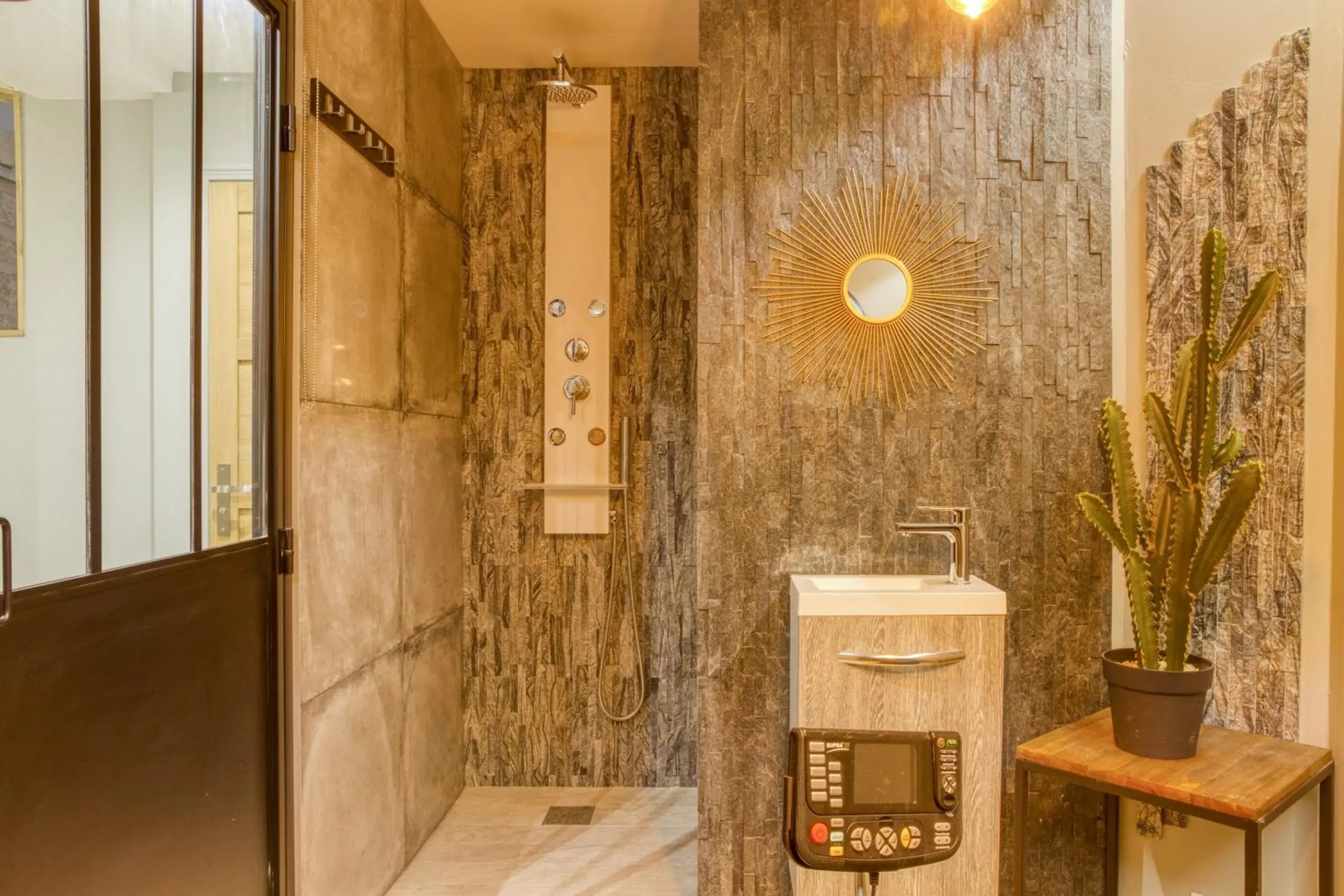 Bathroom in Hotel Boquier