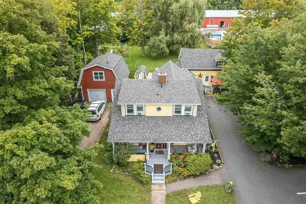 Property building, Bird's-eye View in Farmhouse Inn B&B