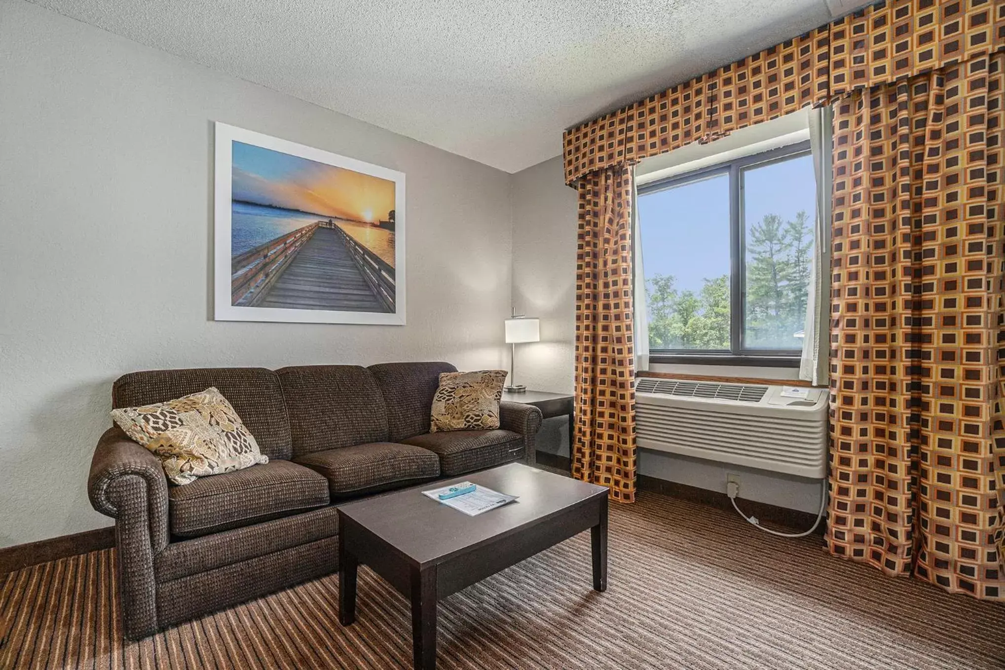 Seating Area in Days Inn & Suites by Wyndham Traverse City