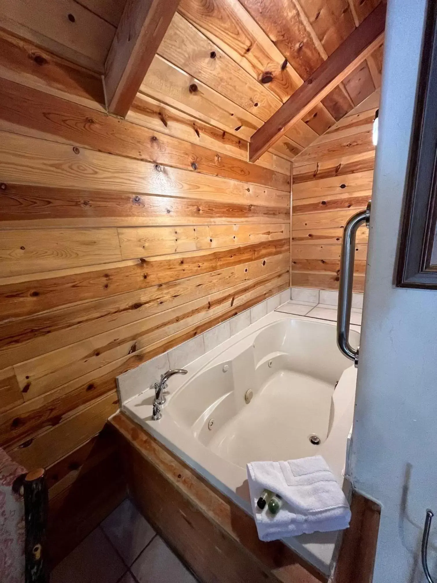 Bathroom in Alaskan Inn and Spa